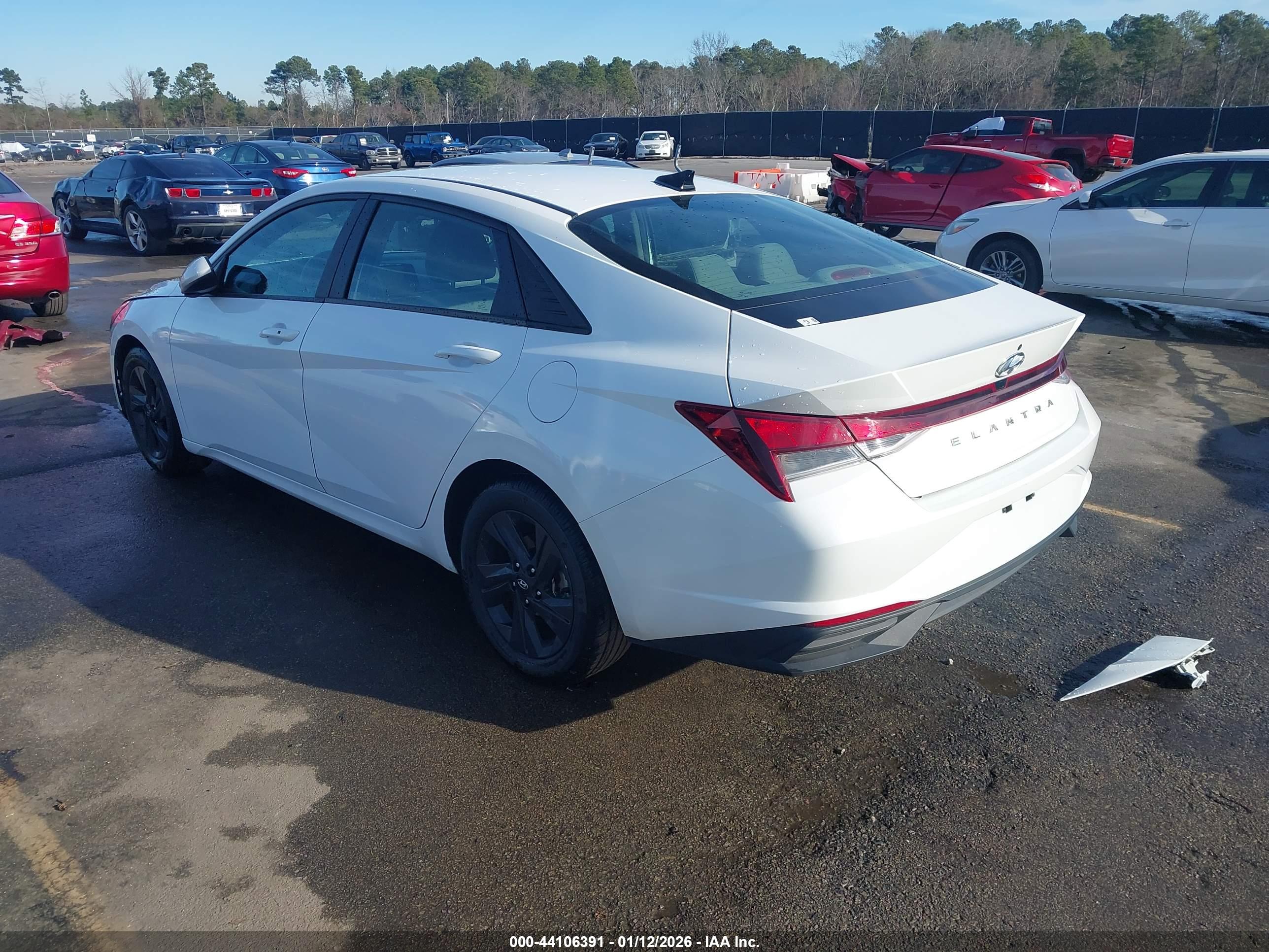 HYUNDAI ELANTRA image 3