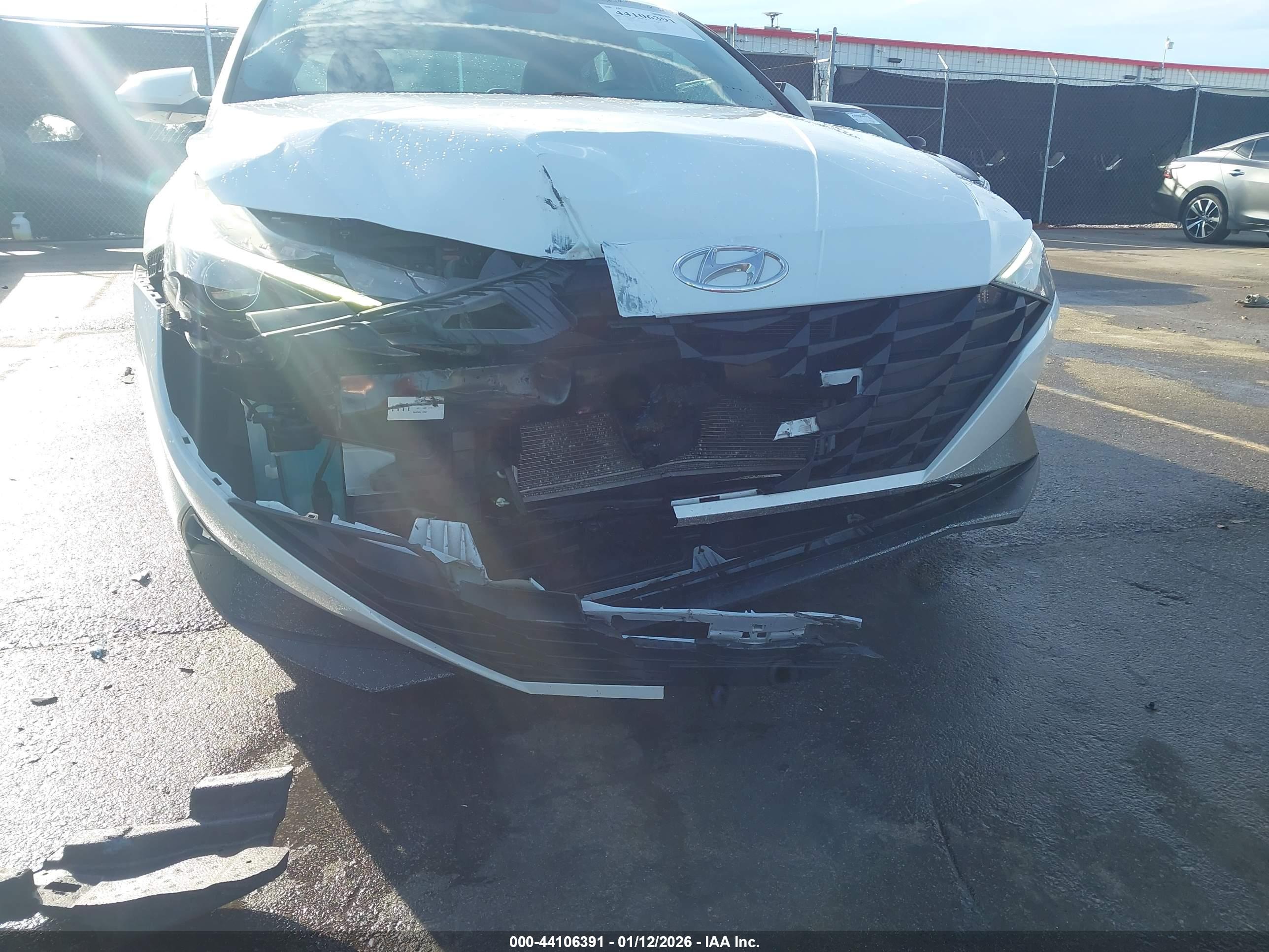 HYUNDAI ELANTRA image 6