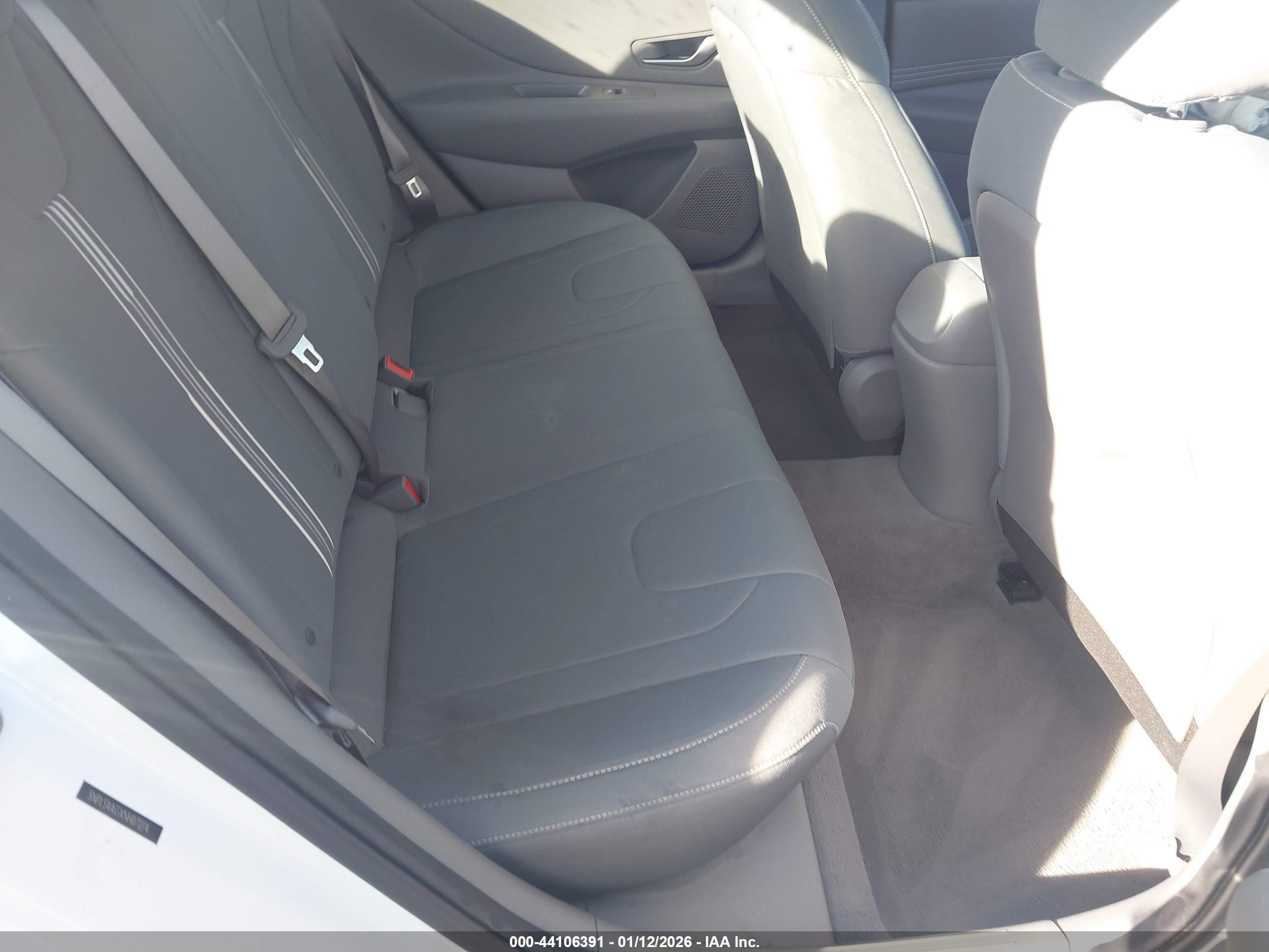 HYUNDAI ELANTRA image 8