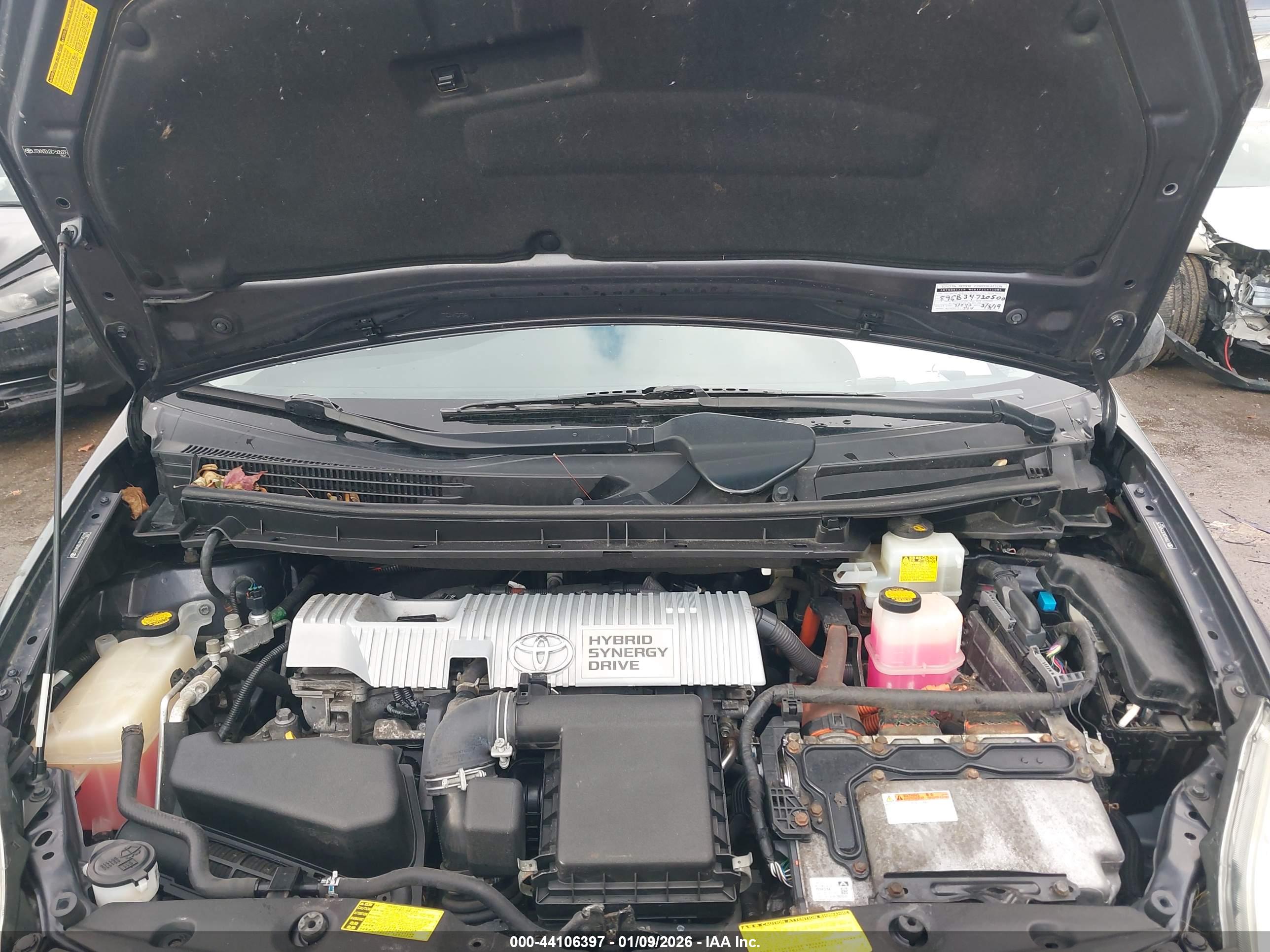 TOYOTA PRIUS image 10