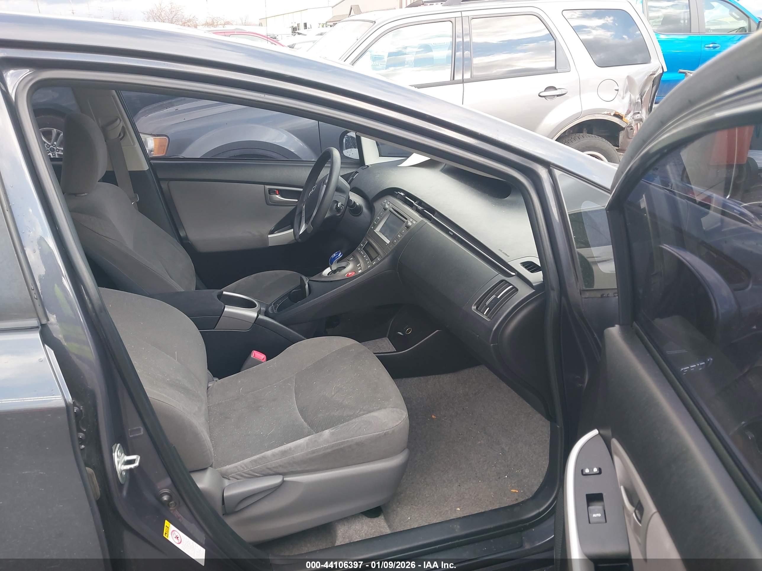 TOYOTA PRIUS image 5