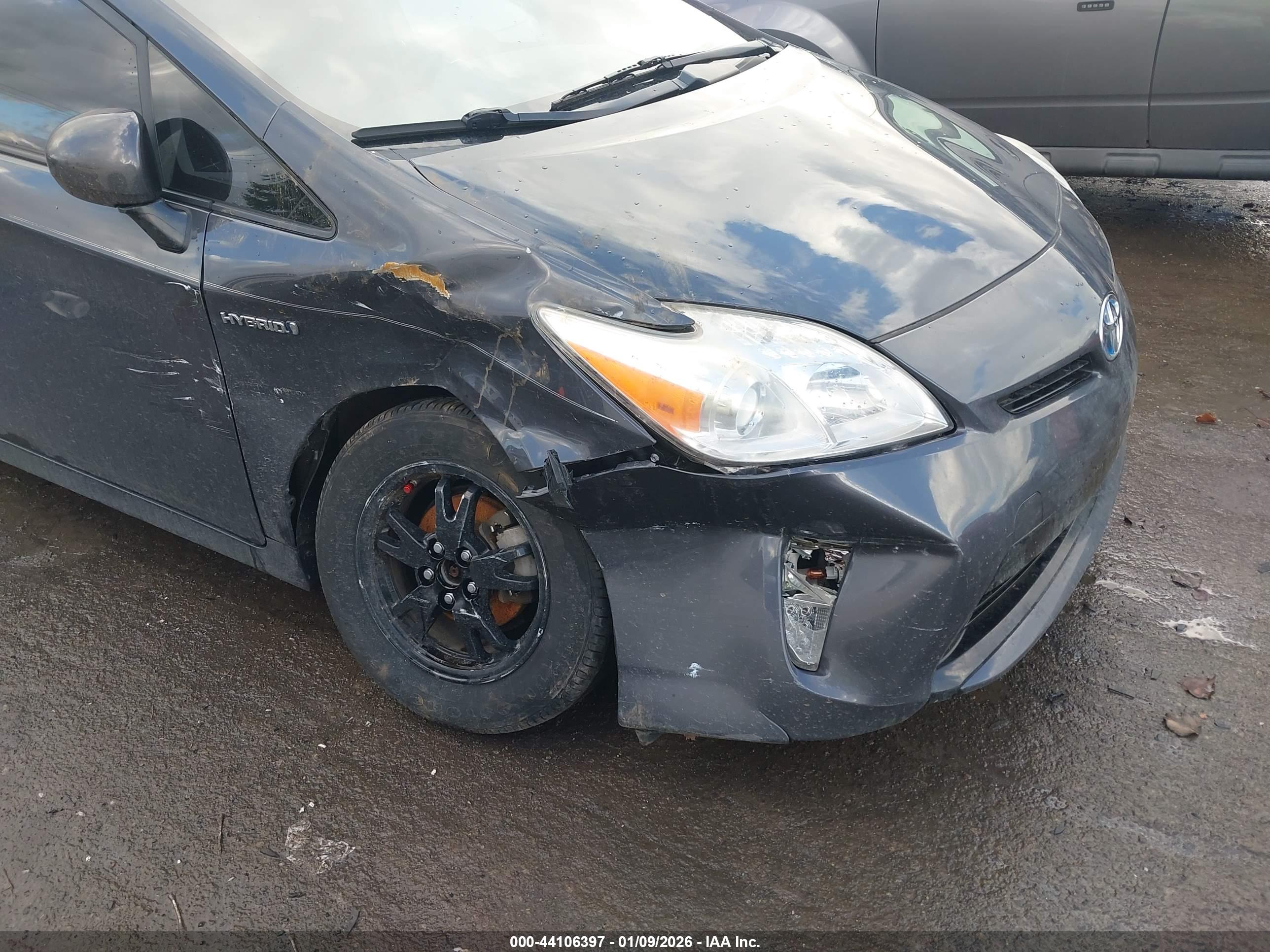 TOYOTA PRIUS image 6