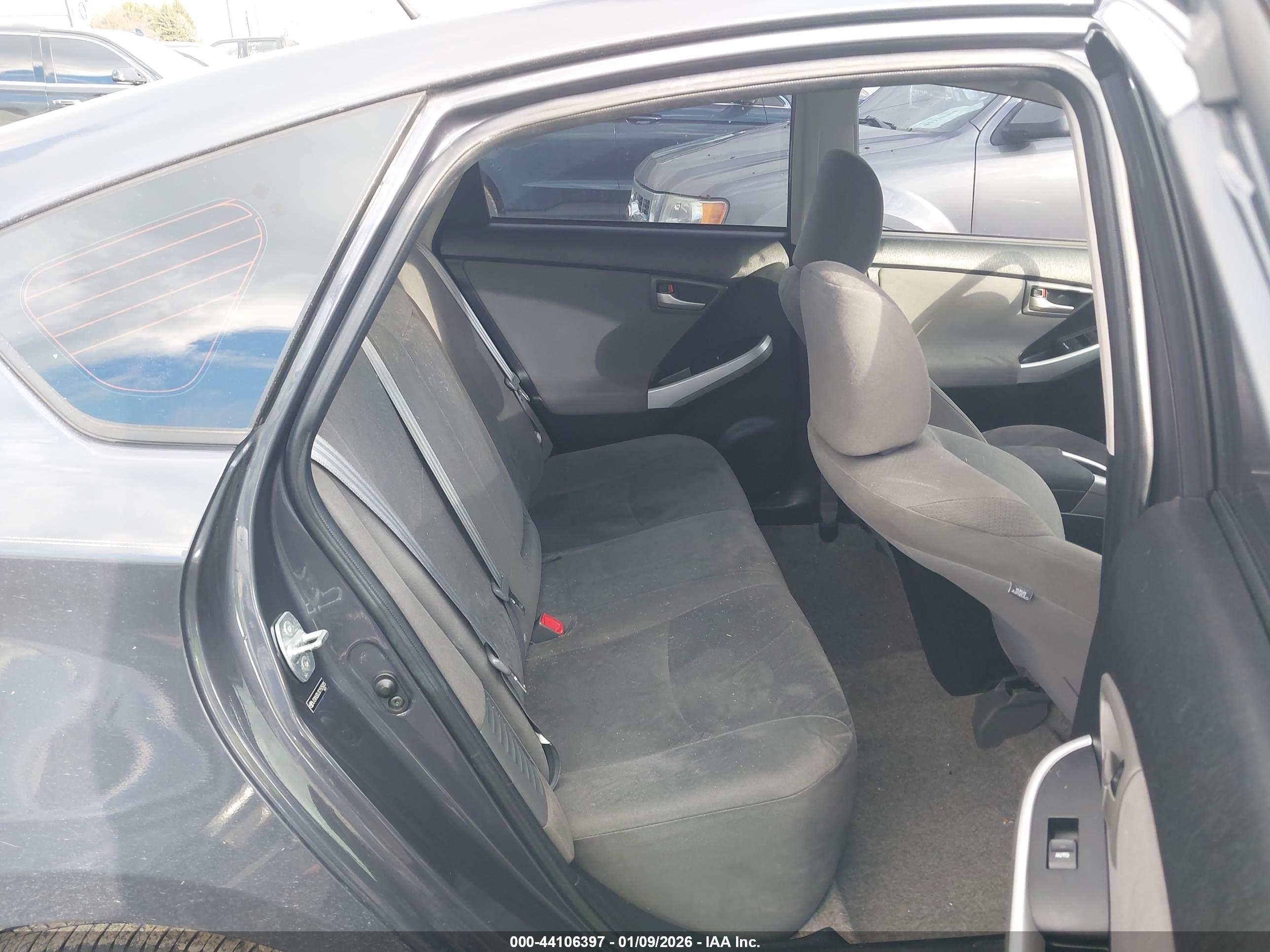 TOYOTA PRIUS image 8