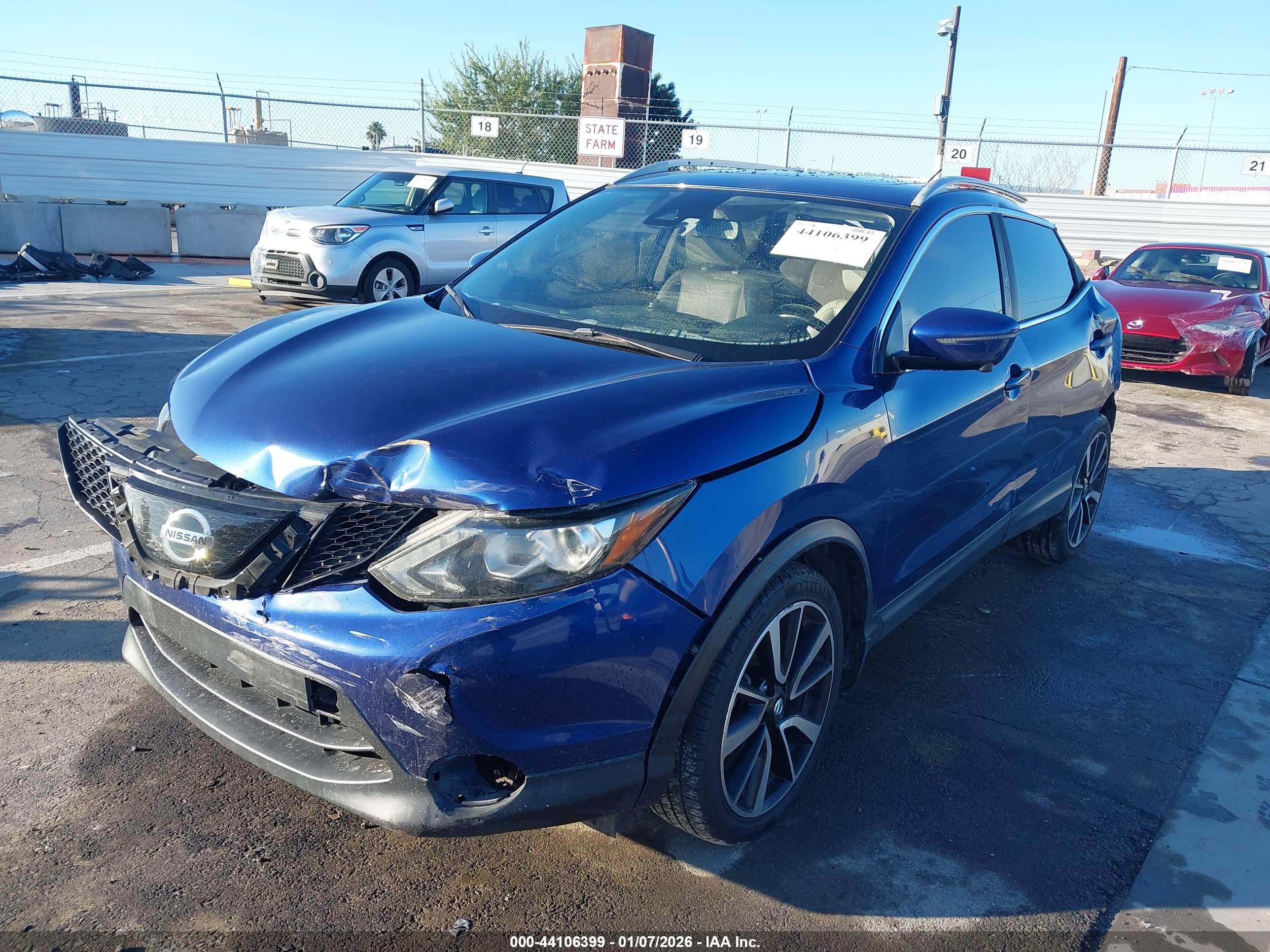 NISSAN ROGUE image 2