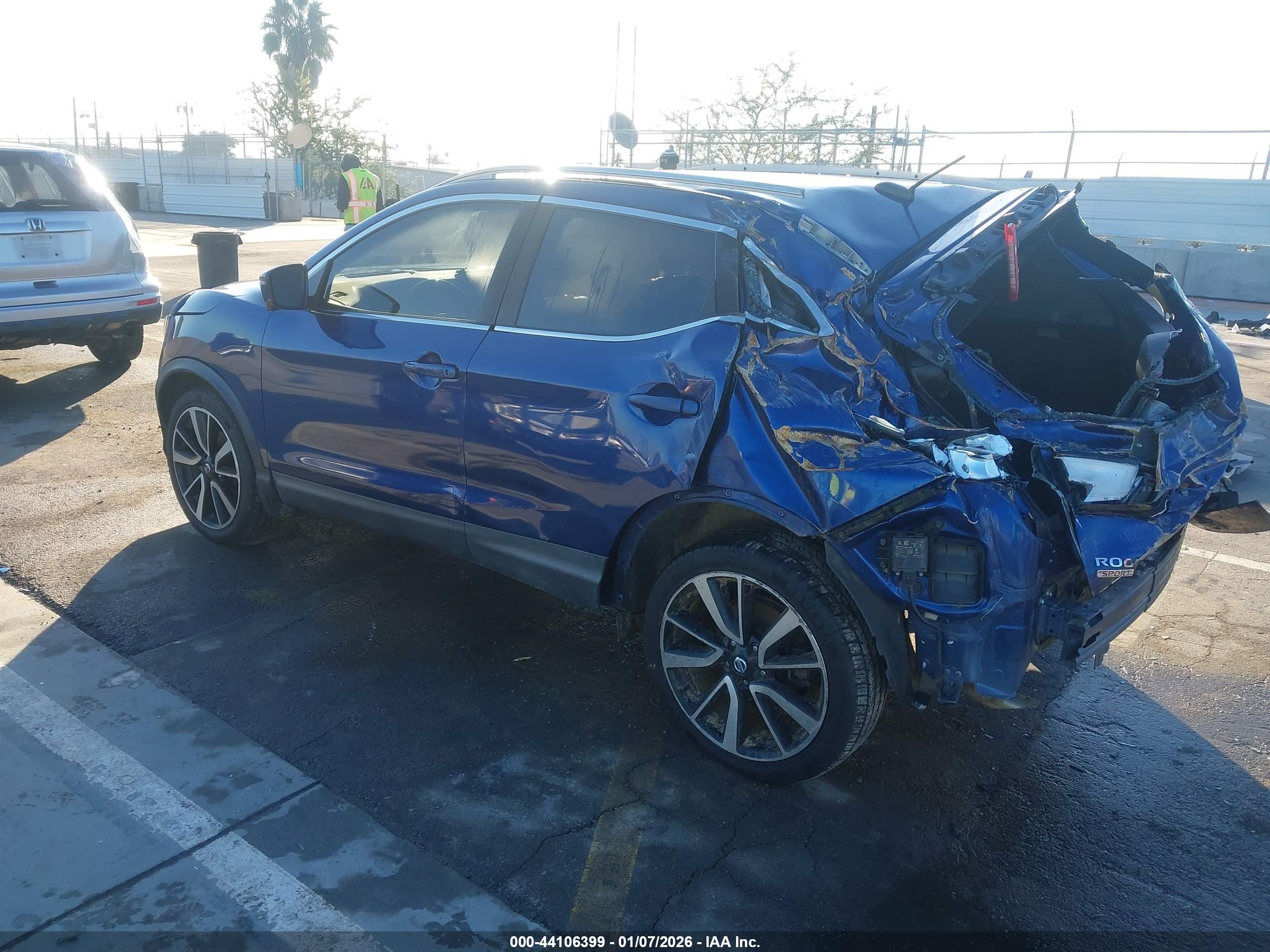 NISSAN ROGUE image 3