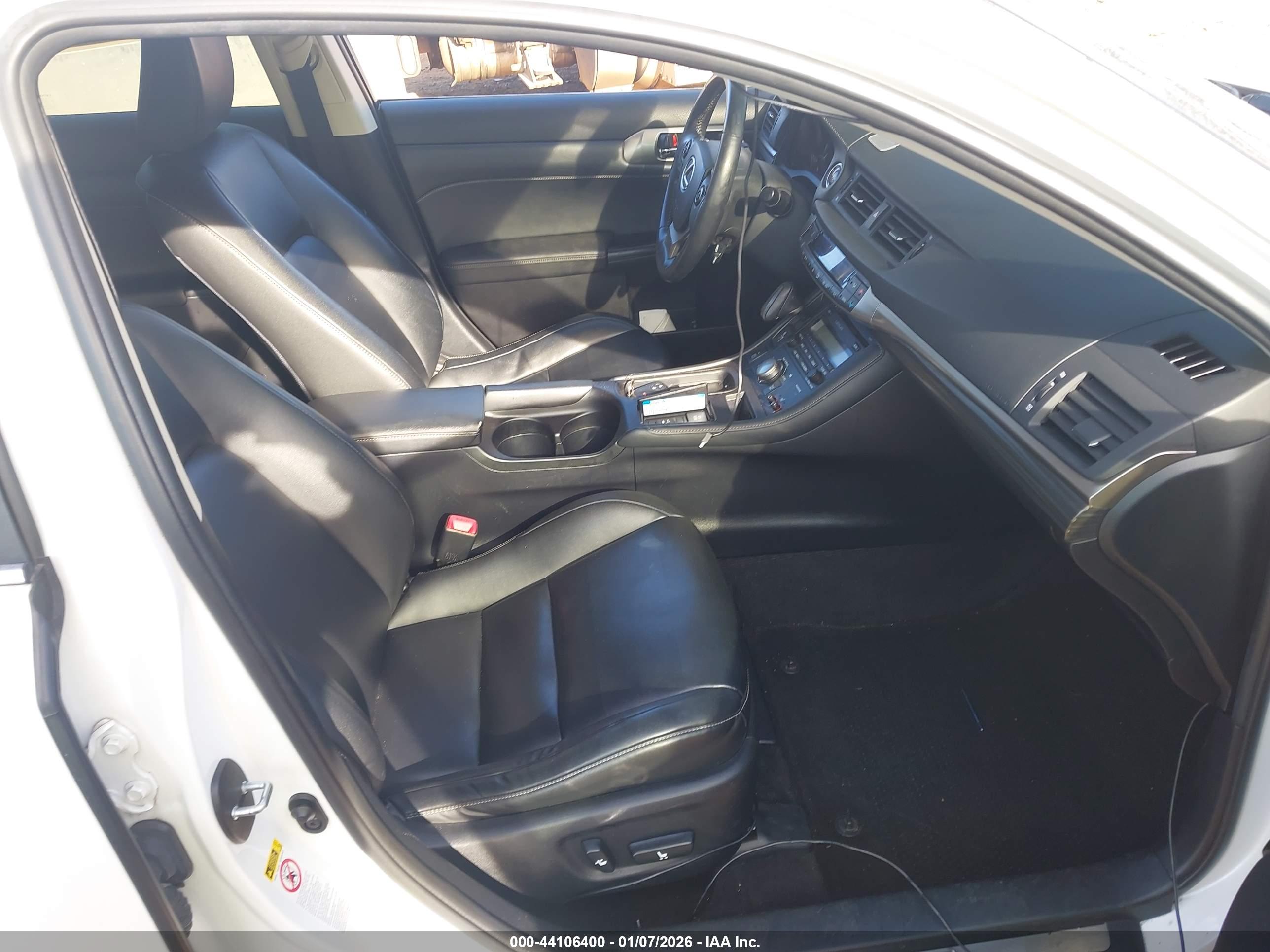 LEXUS CT image 5