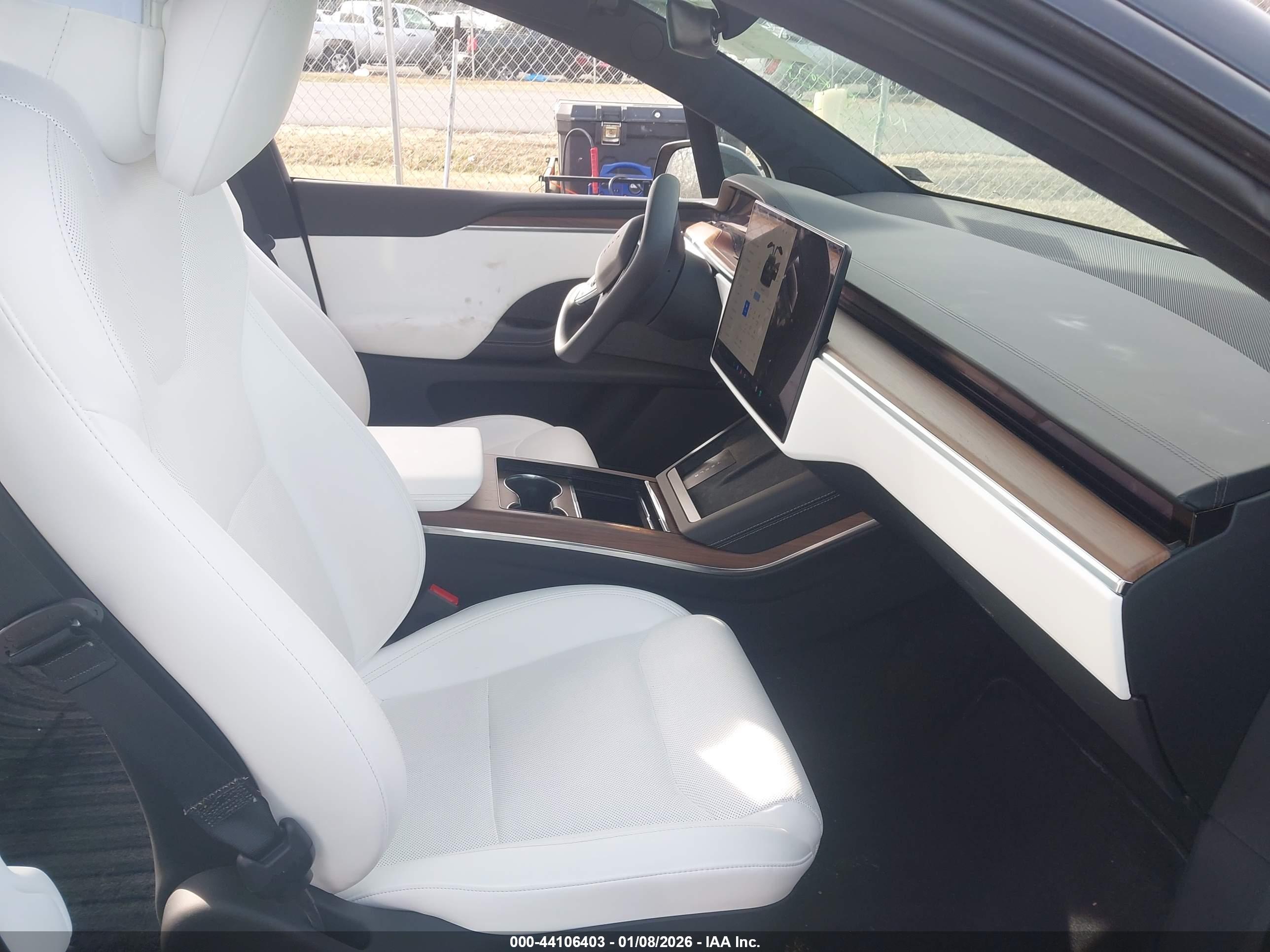TESLA MODEL image 5