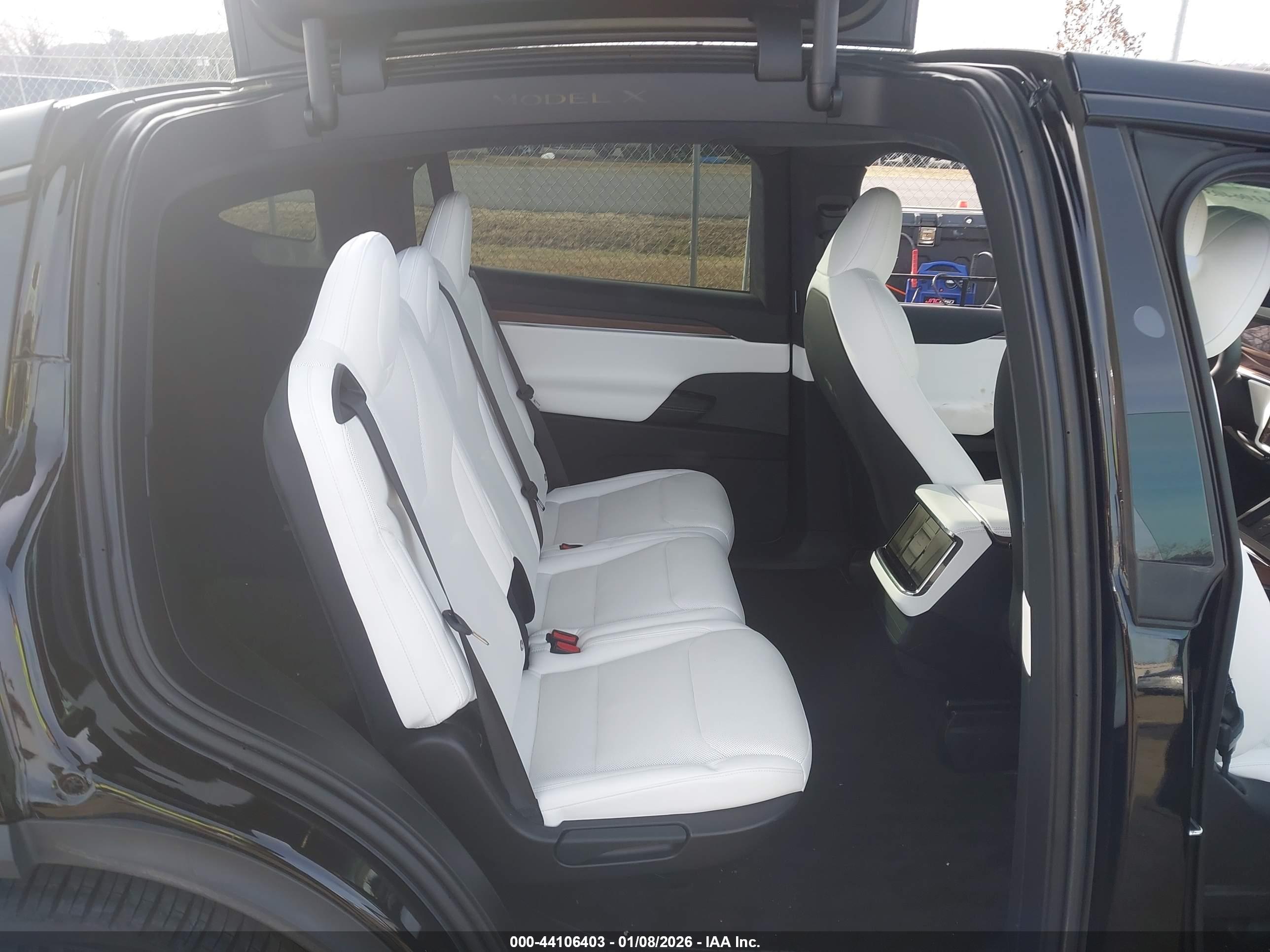 TESLA MODEL image 8