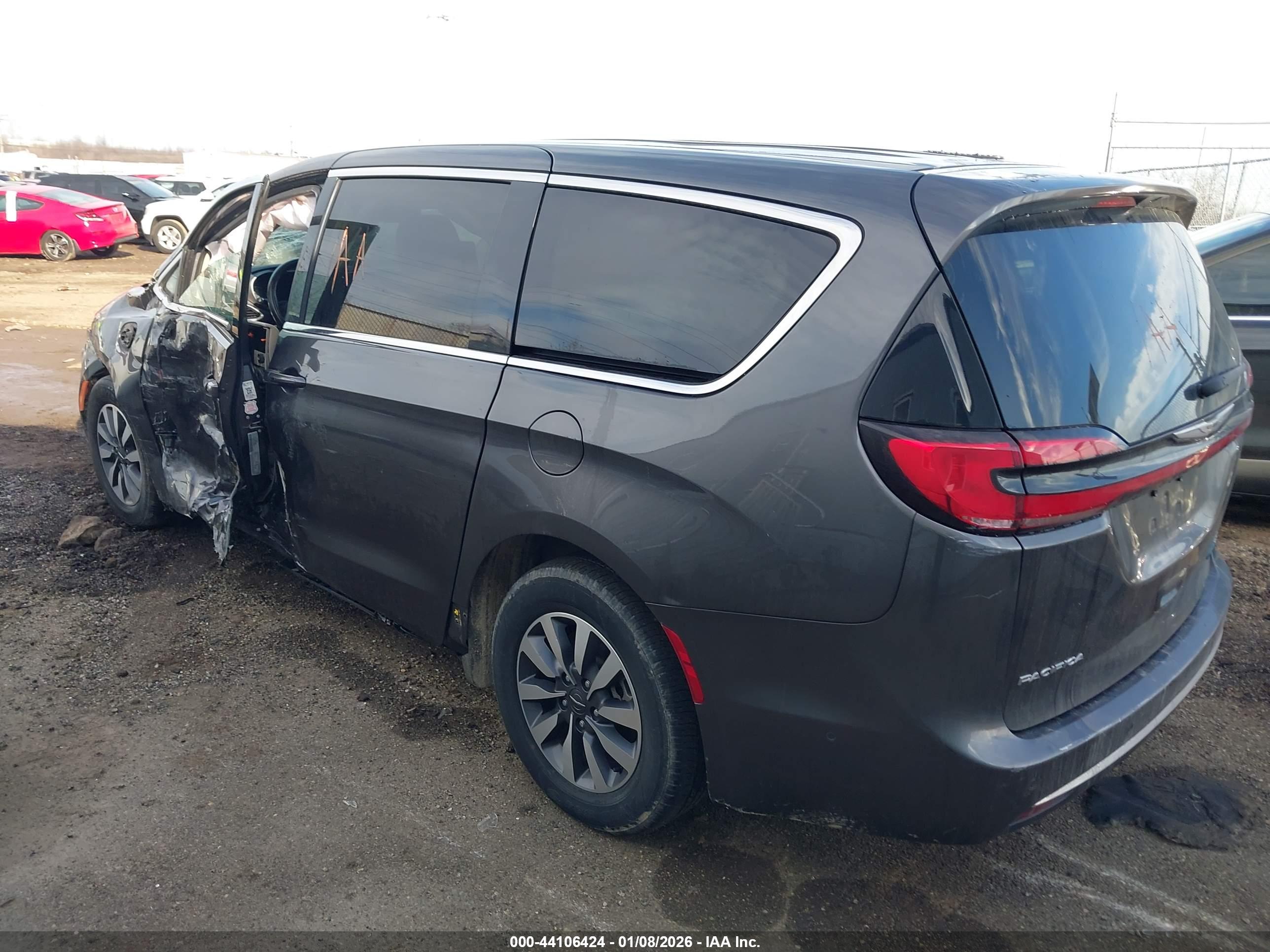 CHRYSLER PACIFICA image 3