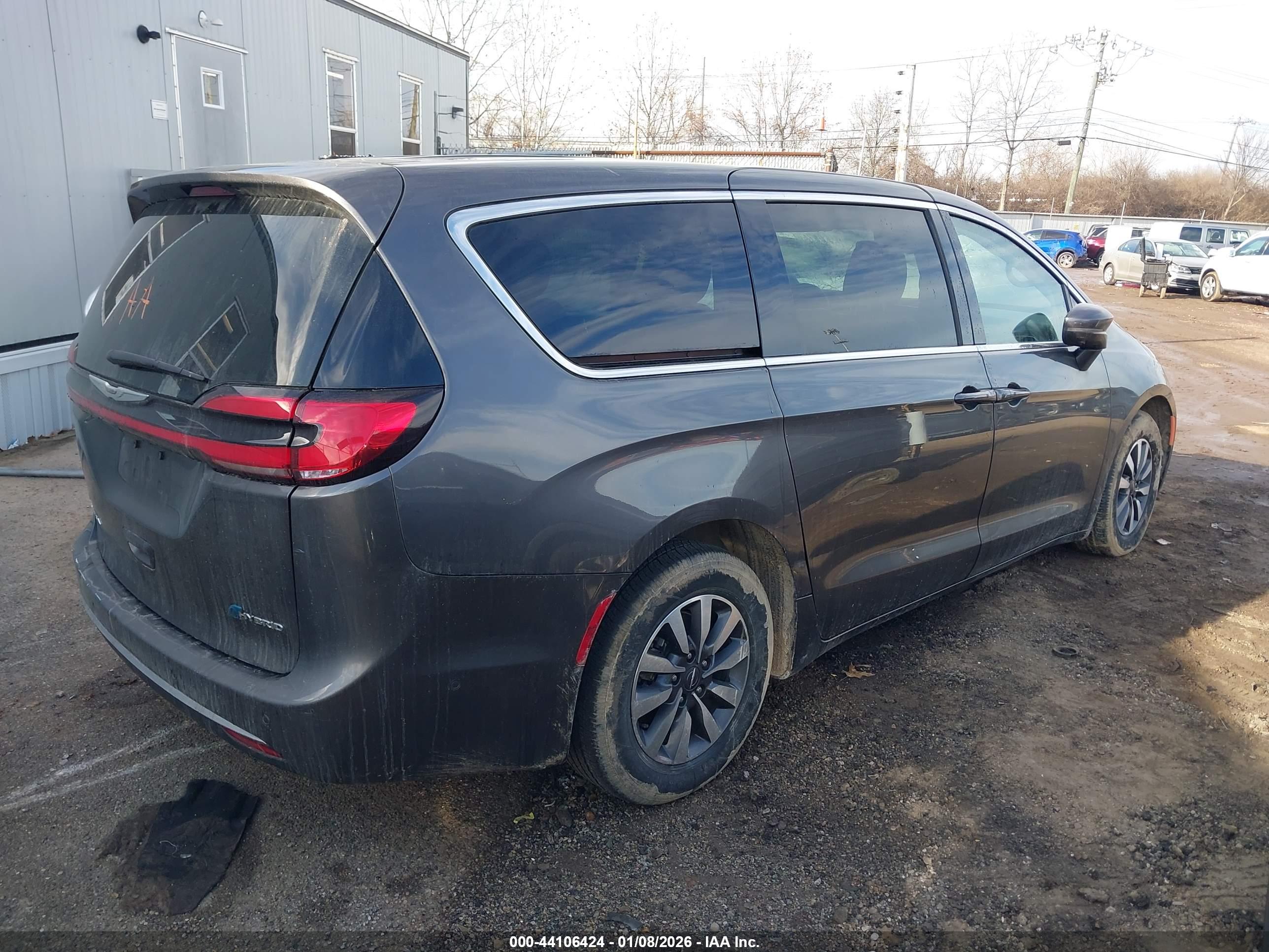 CHRYSLER PACIFICA image 4