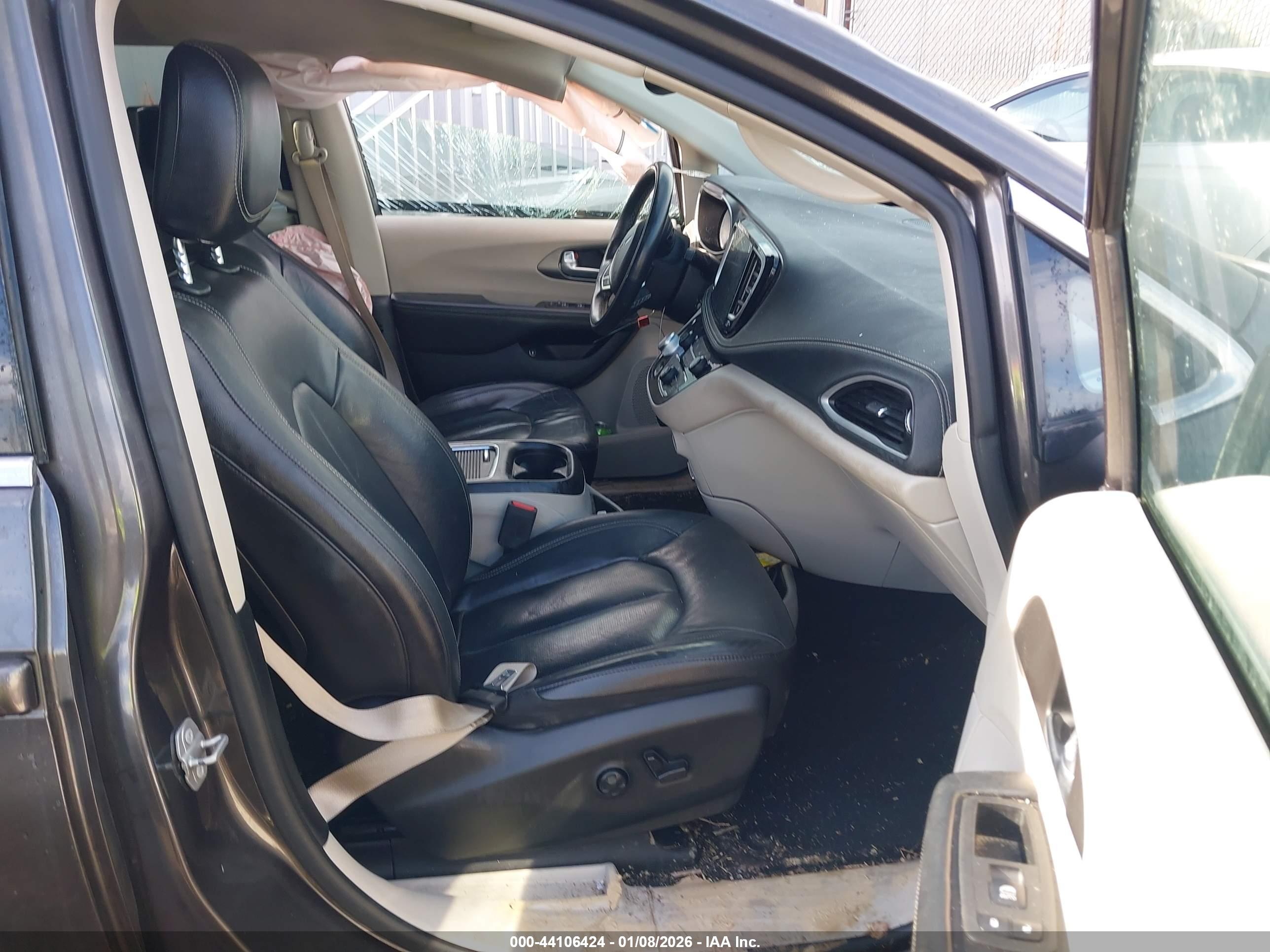 CHRYSLER PACIFICA image 5