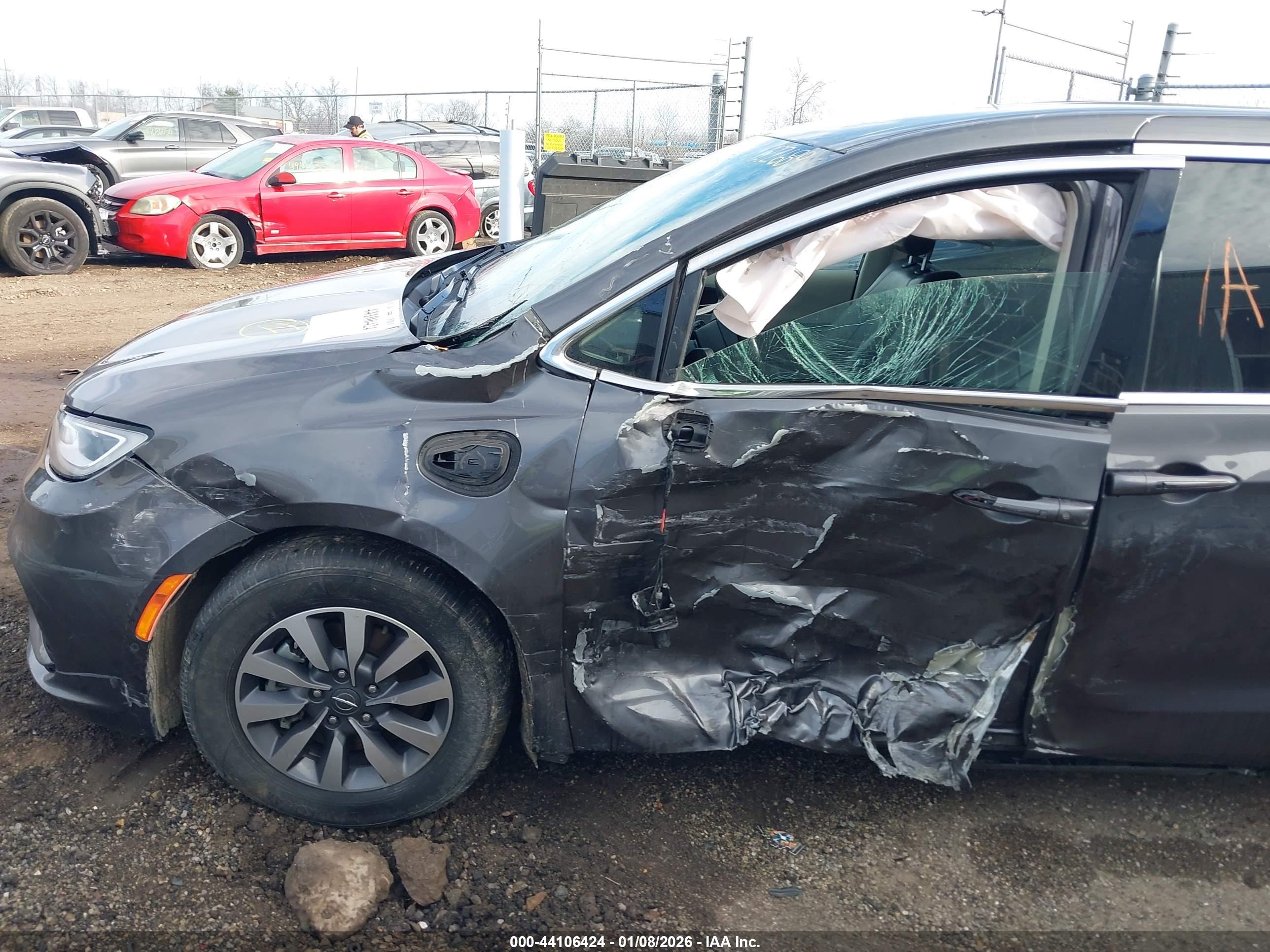 CHRYSLER PACIFICA image 6