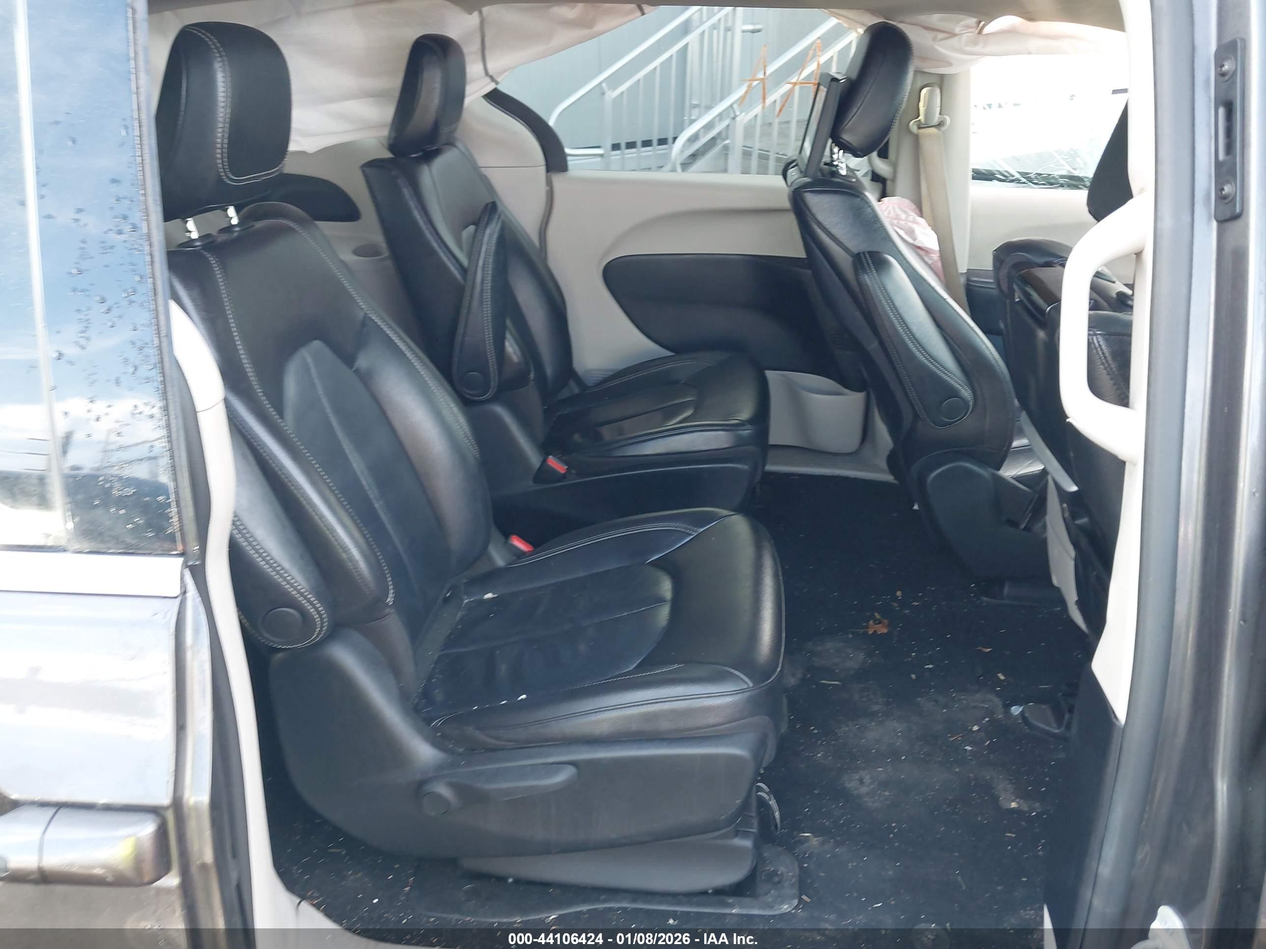 CHRYSLER PACIFICA image 8