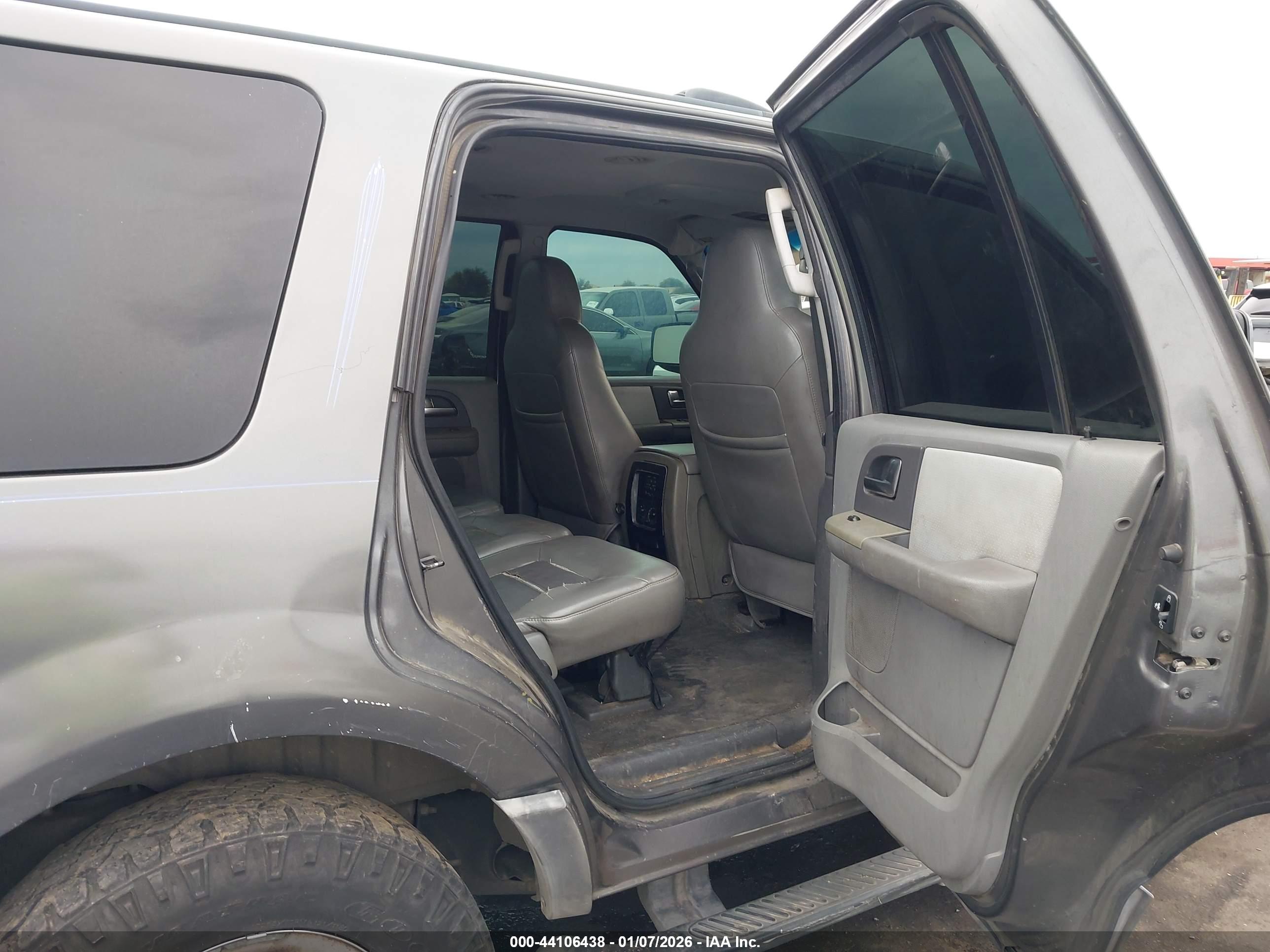 FORD EXPEDITION image 8
