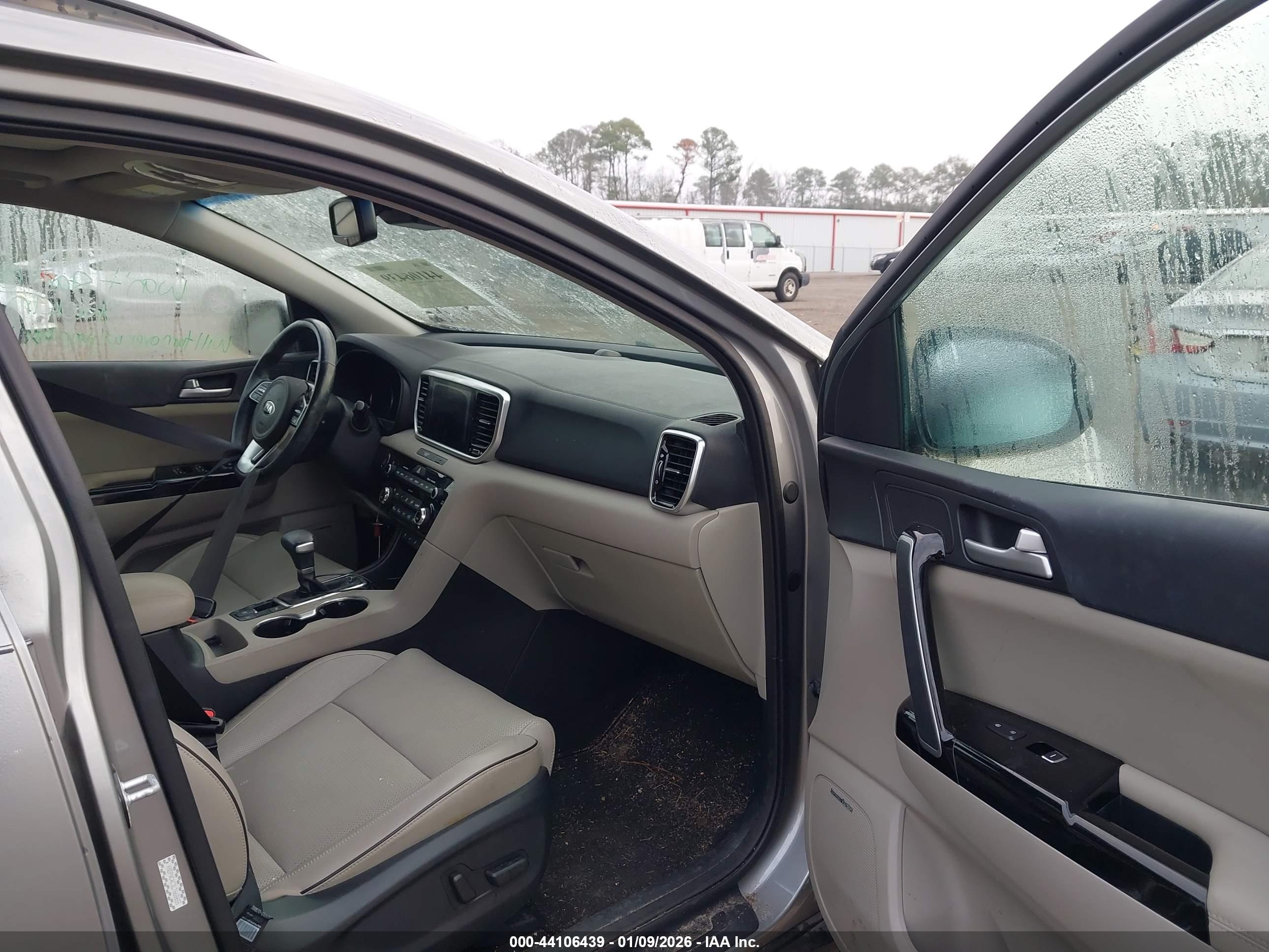 KIA SPORTAGE image 5
