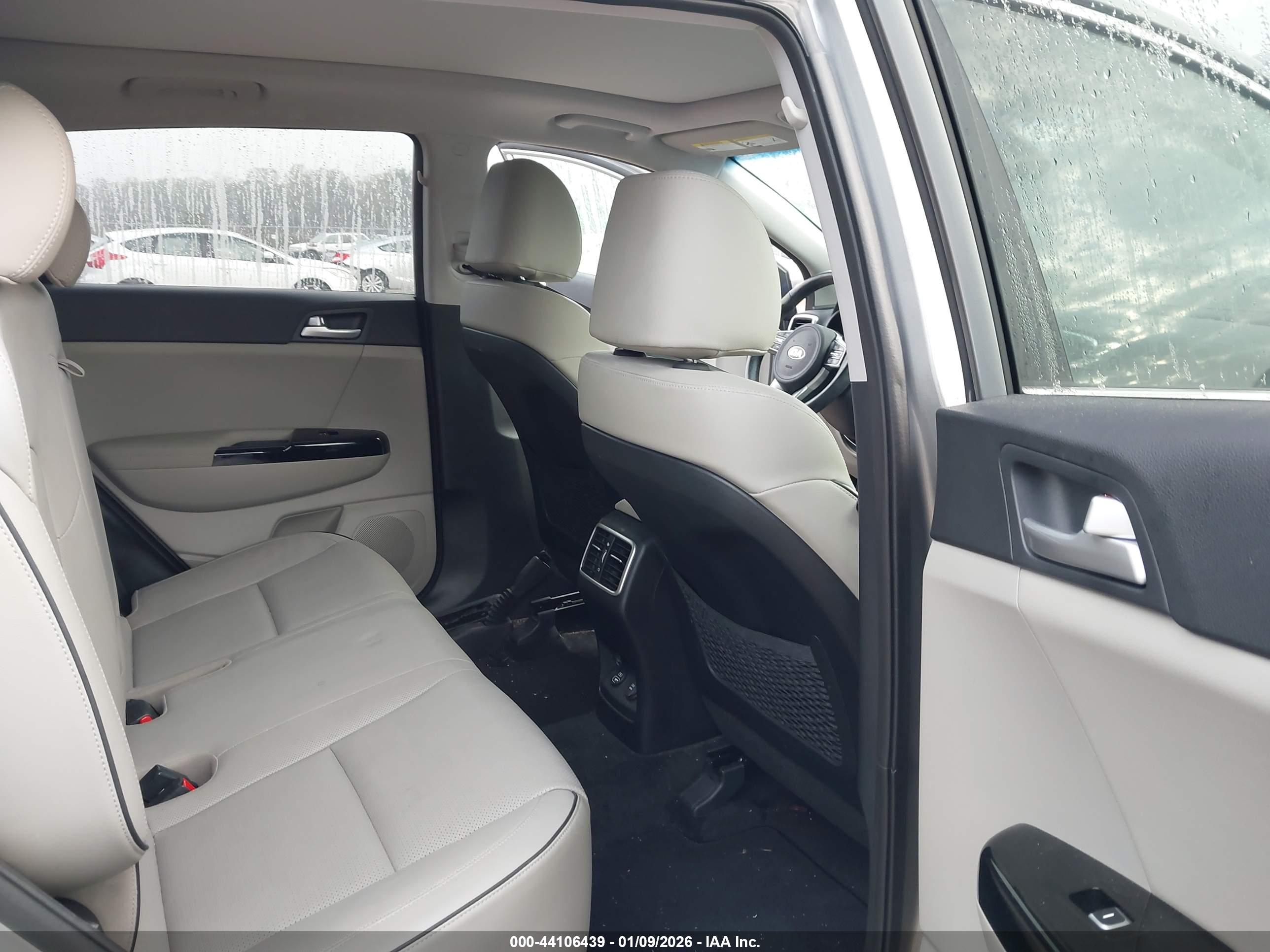 KIA SPORTAGE image 8