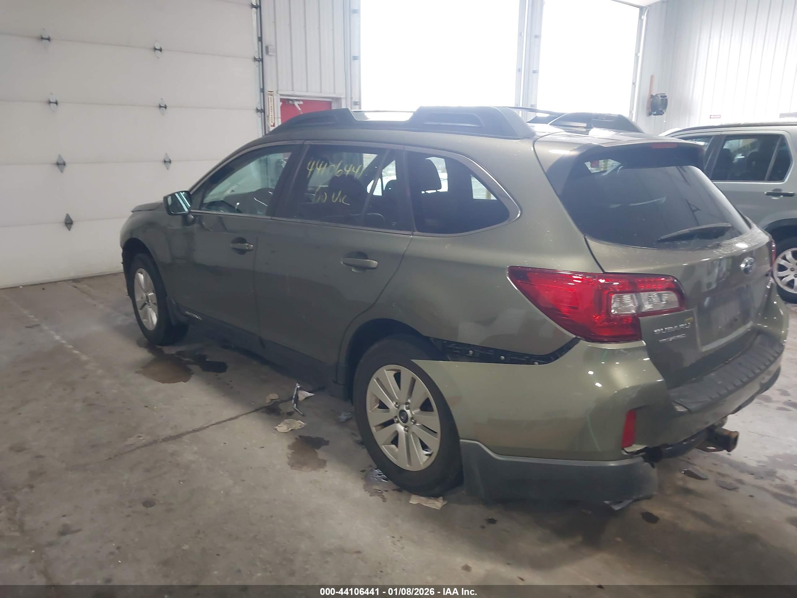SUBARU OUTBACK image 3