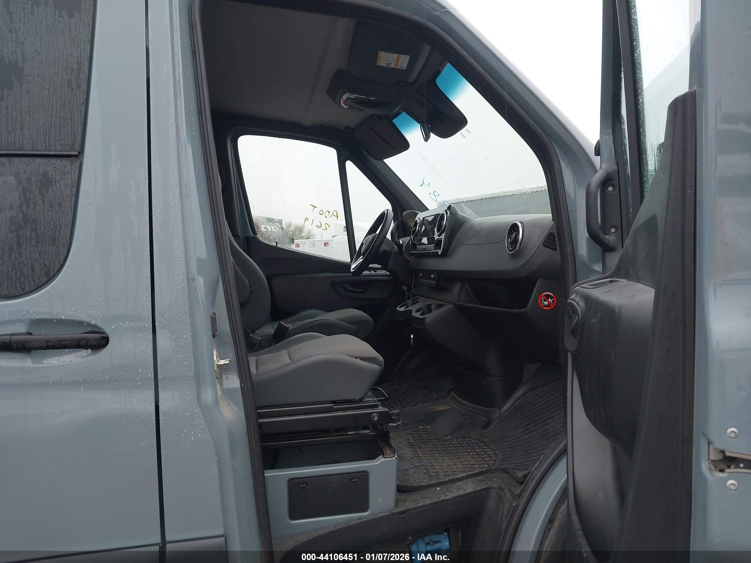 MERCEDES-BENZ SPRINTER image 5