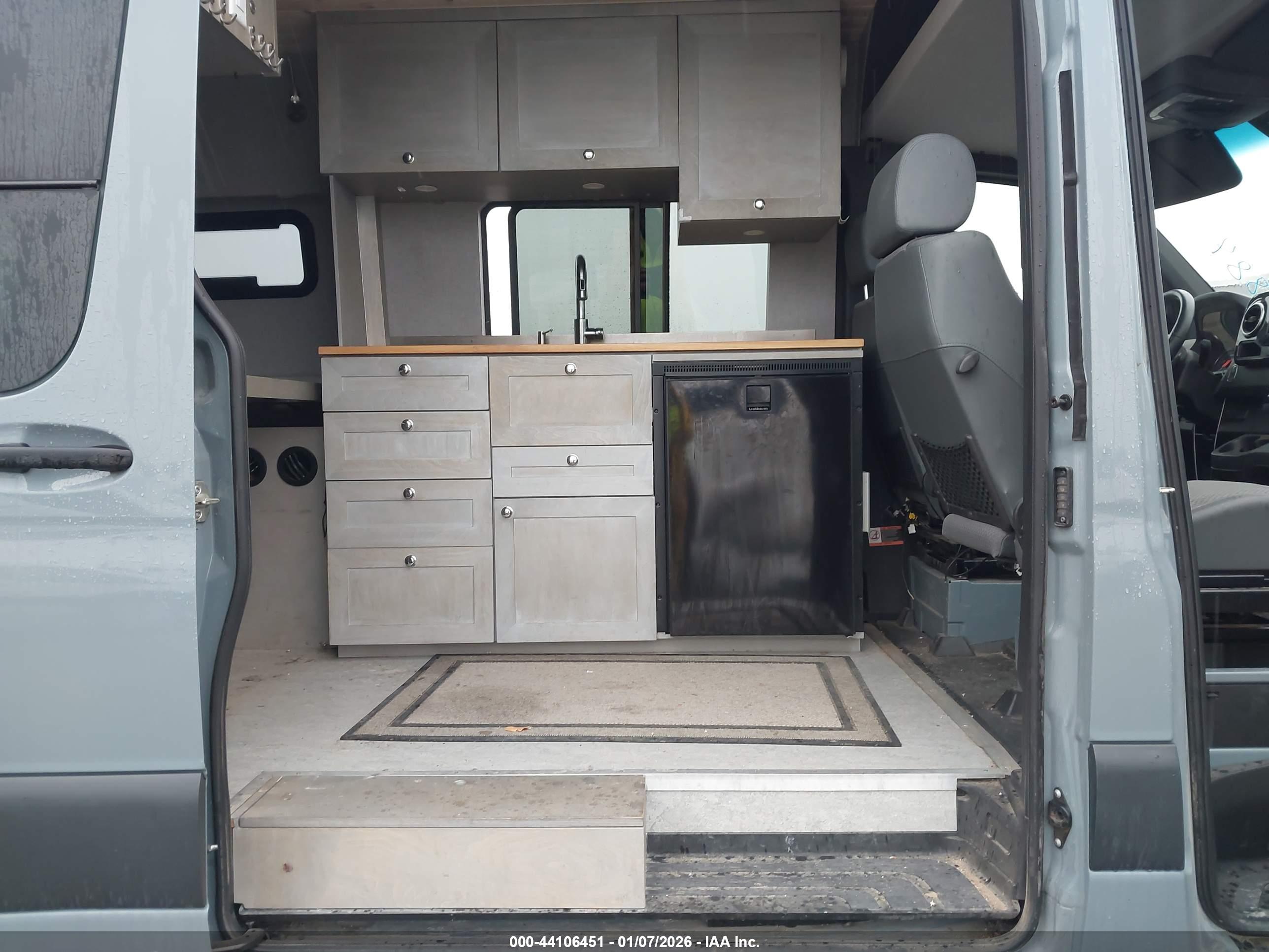 MERCEDES-BENZ SPRINTER image 8