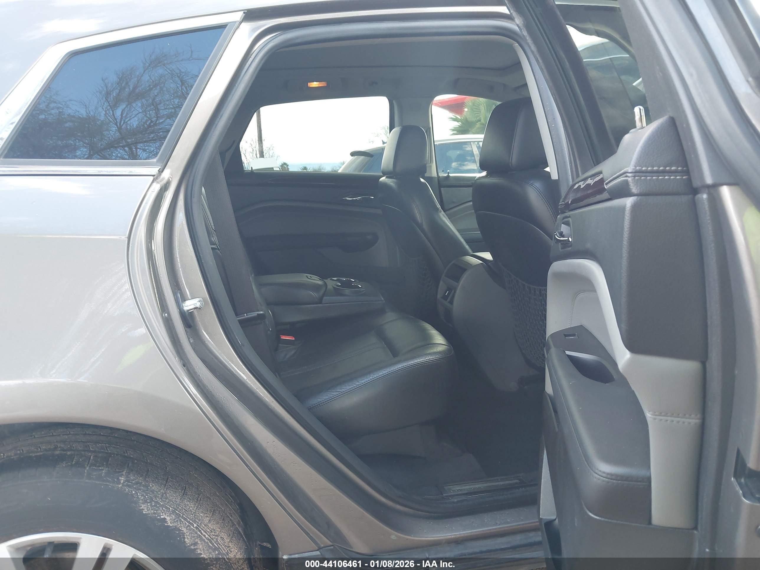 CADILLAC SRX image 8