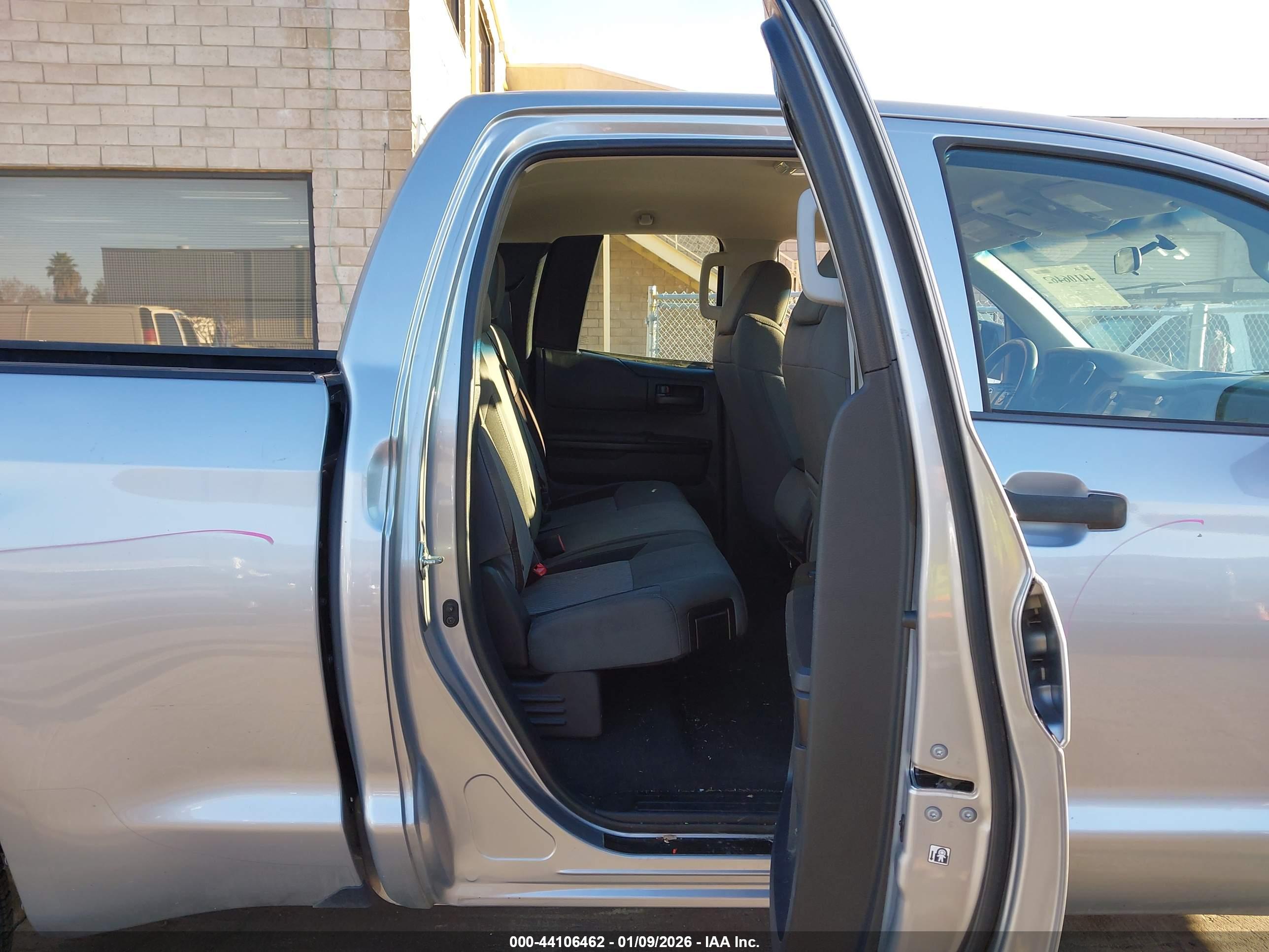 TOYOTA TUNDRA image 8