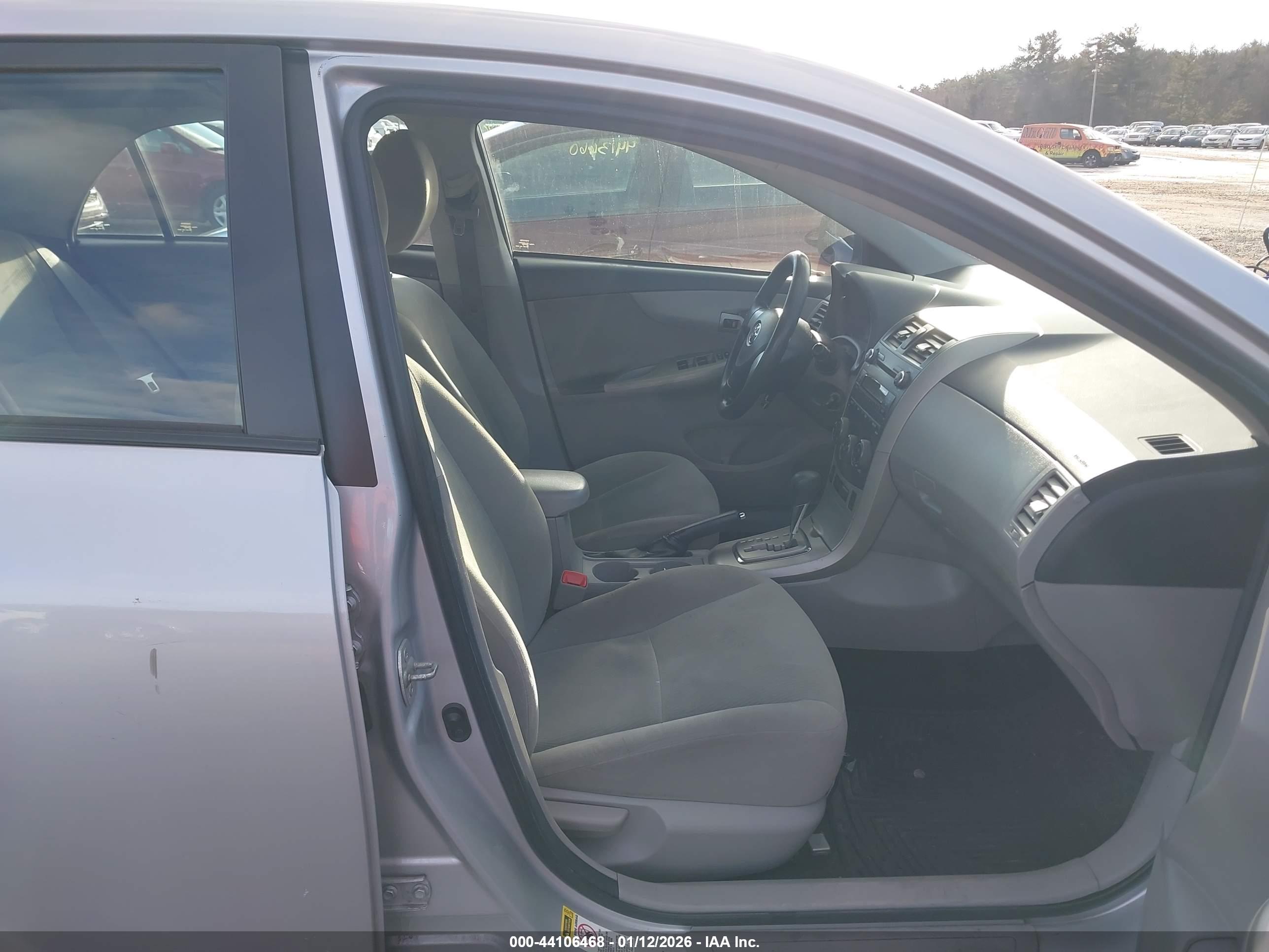 TOYOTA COROLLA image 5
