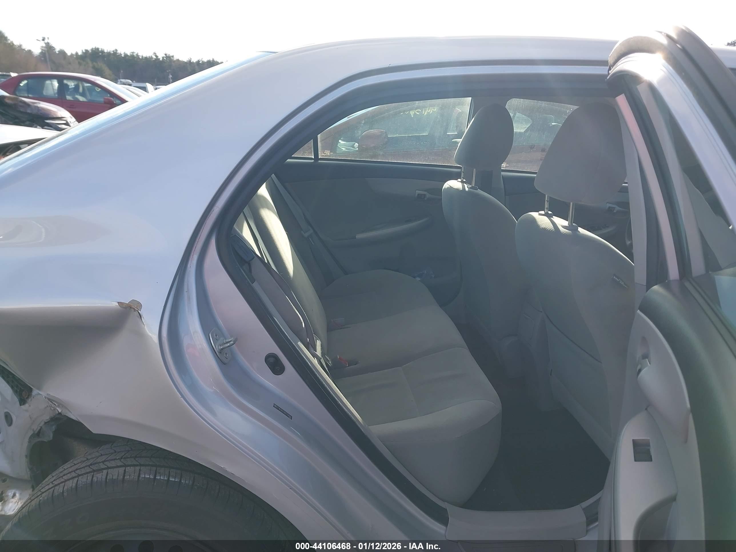 TOYOTA COROLLA image 8