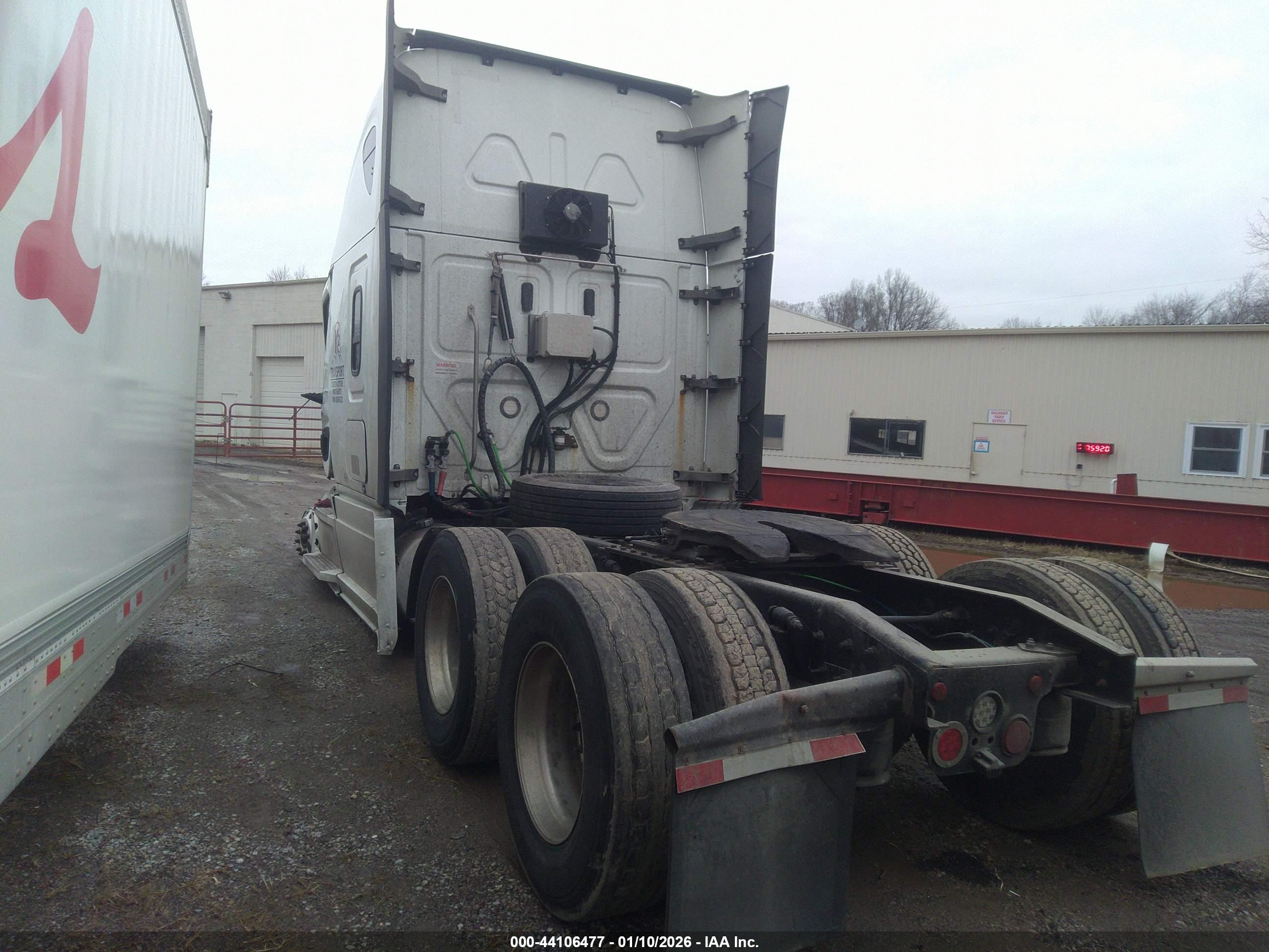 FREIGHTLINER NEW image 3