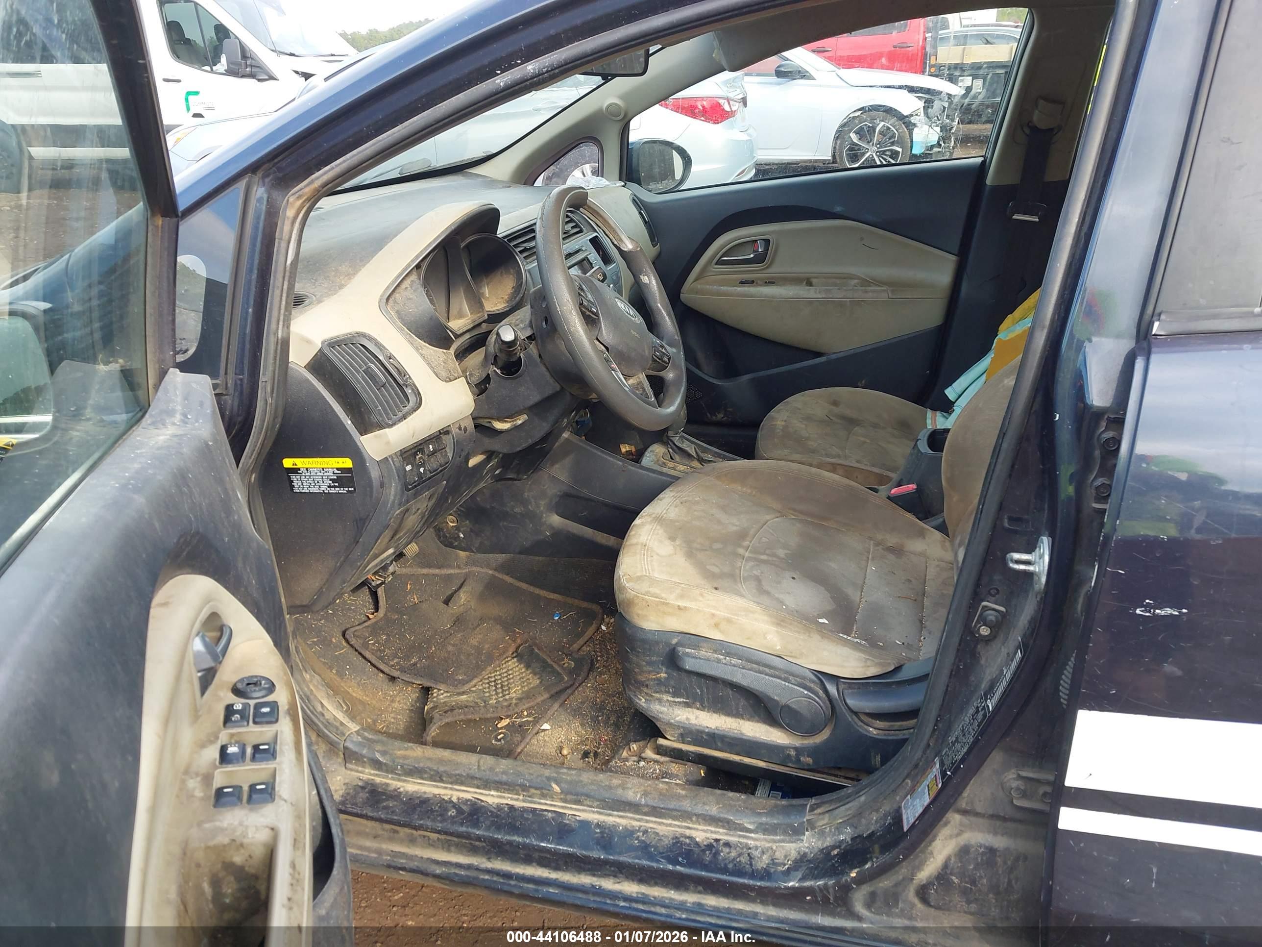 KIA RIO5 image 5