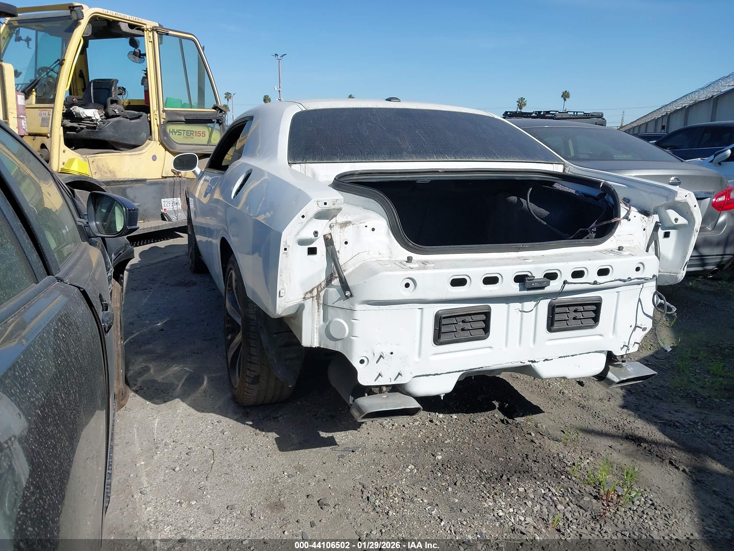 DODGE CHALLENGER image 3