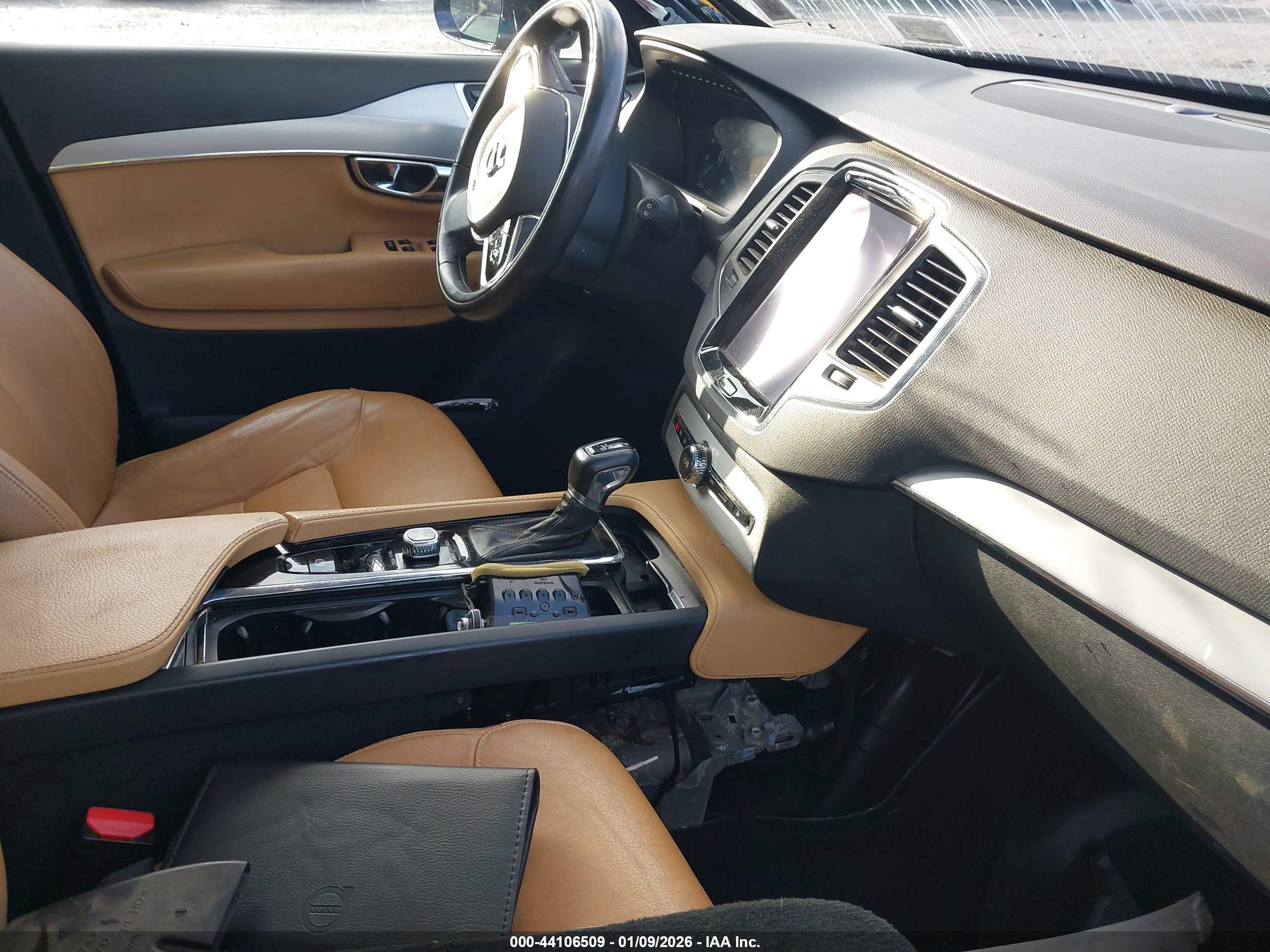 VOLVO XC90 image 5