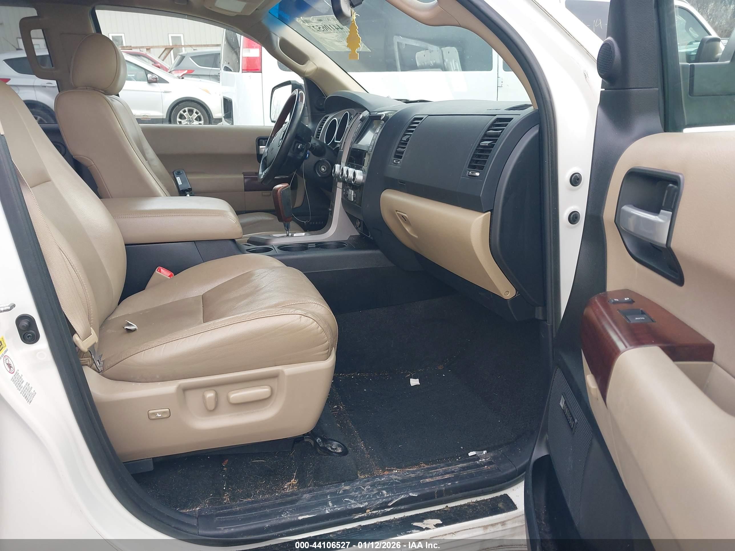 TOYOTA SEQUOIA image 5