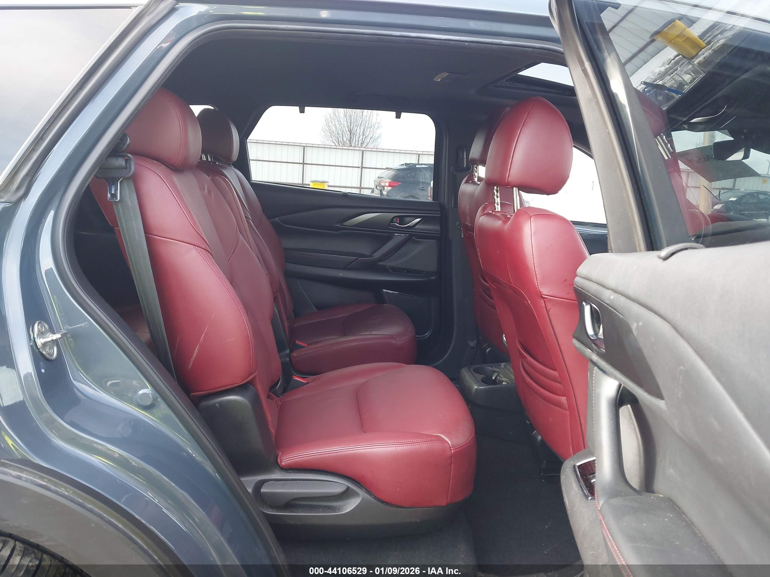 MAZDA CX-9 image 8