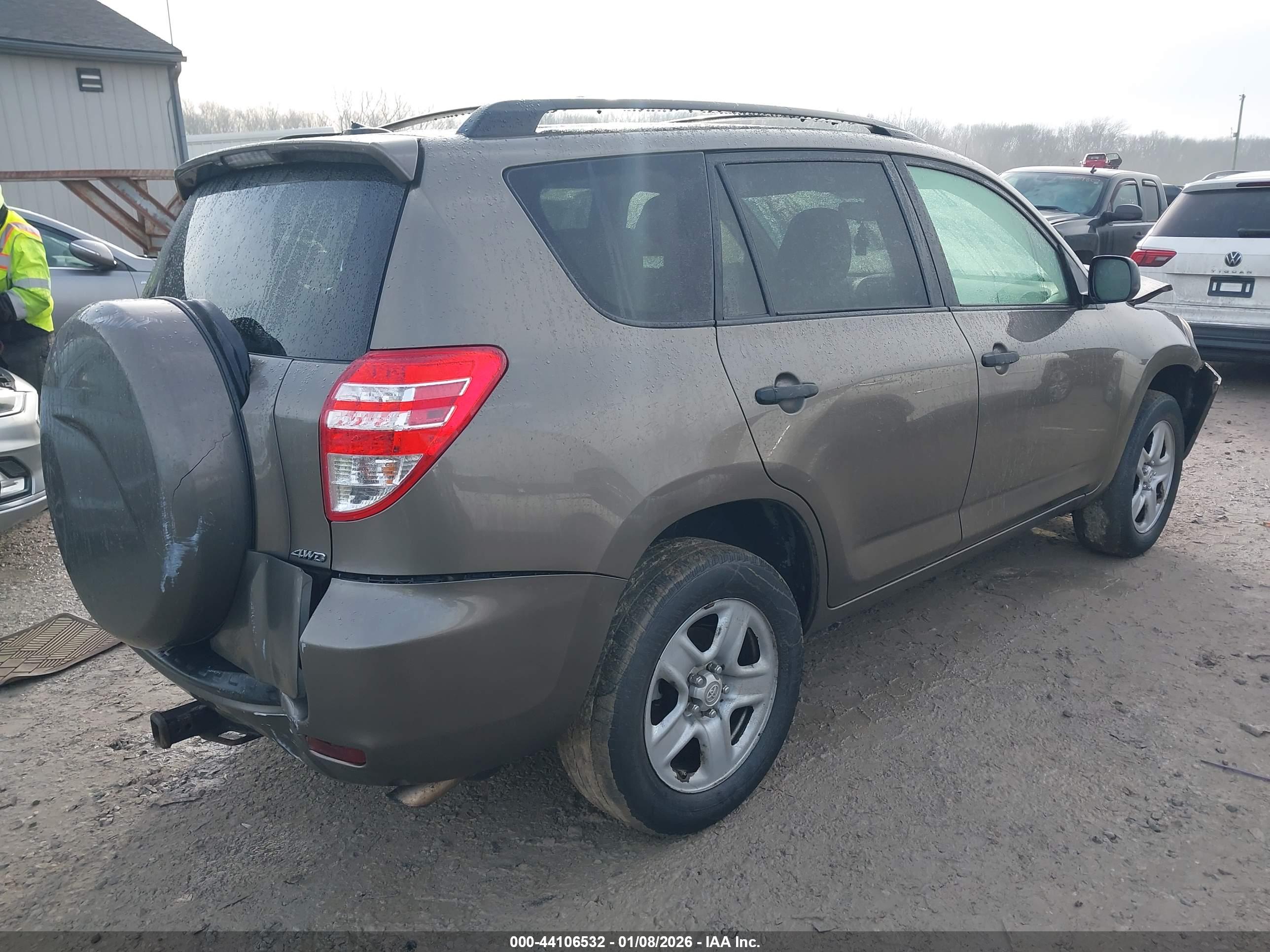 TOYOTA RAV4 image 4