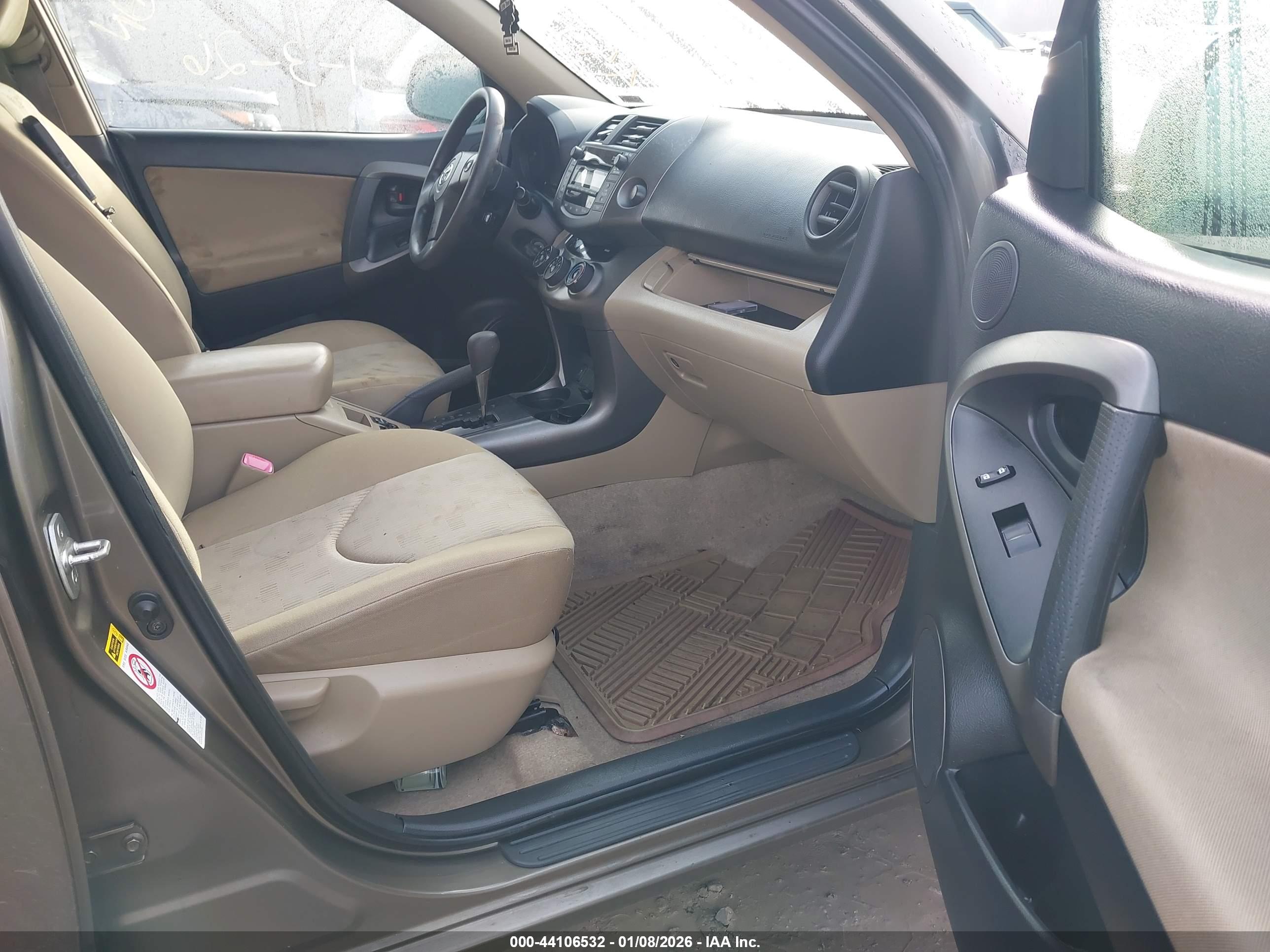 TOYOTA RAV4 image 5