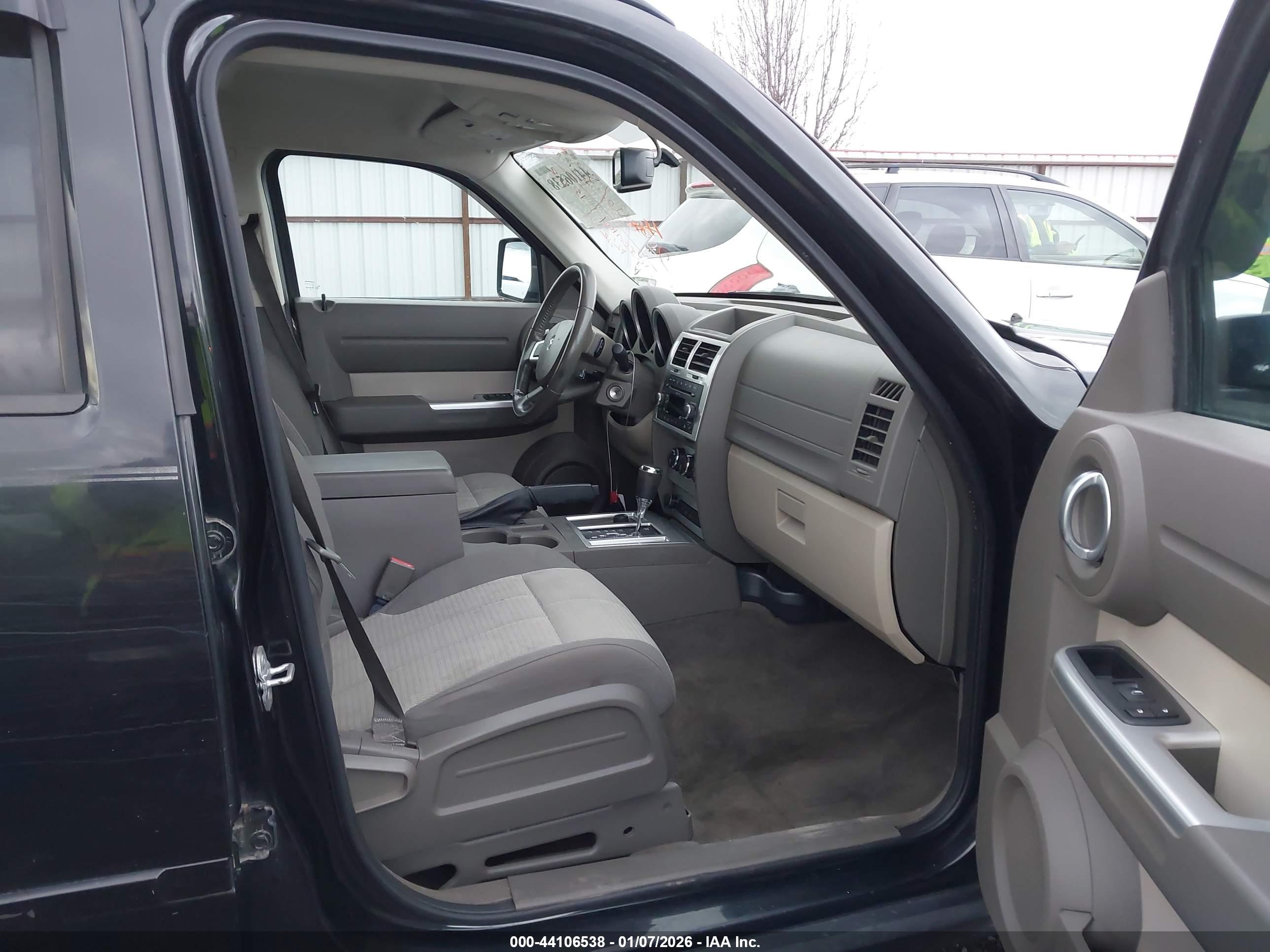 DODGE NITRO image 5