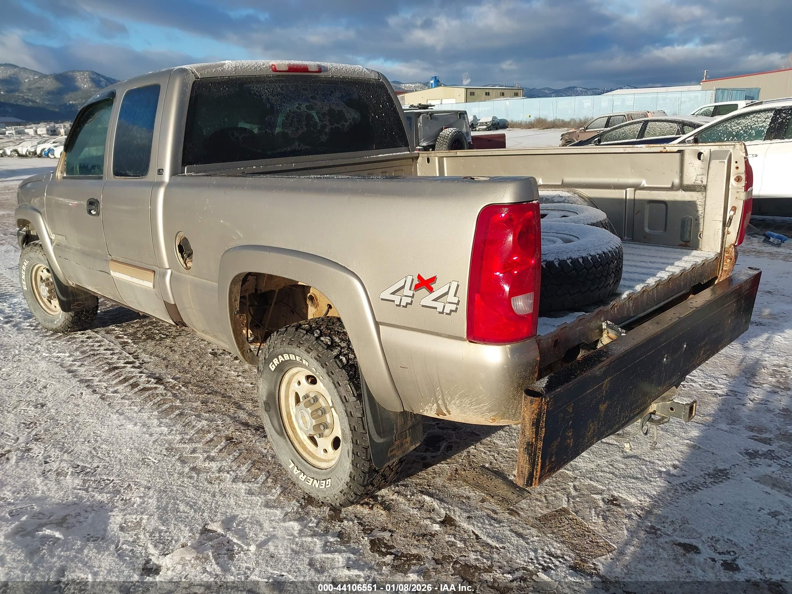 CHEVROLET SILVERADO image 3