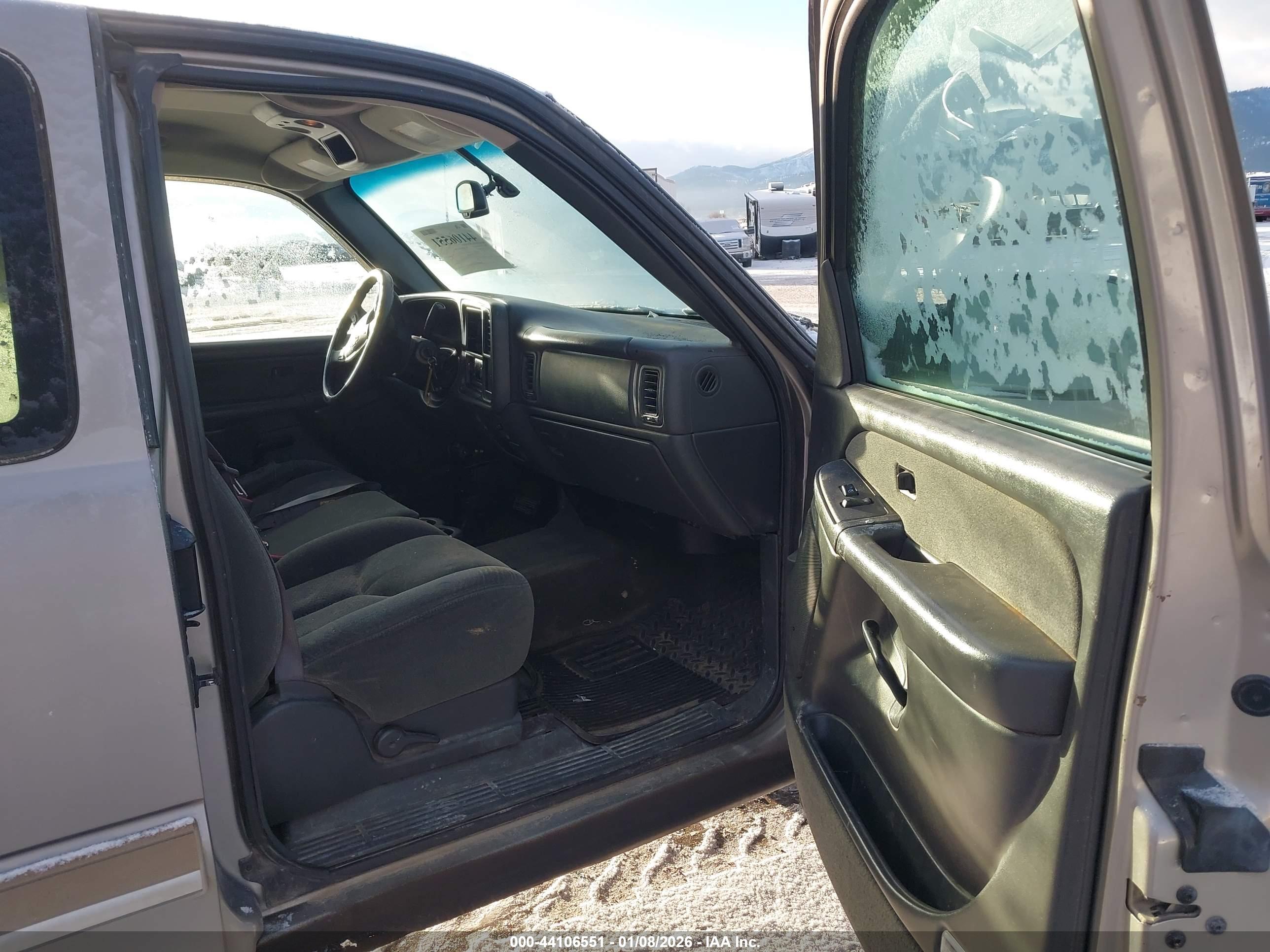 CHEVROLET SILVERADO image 5