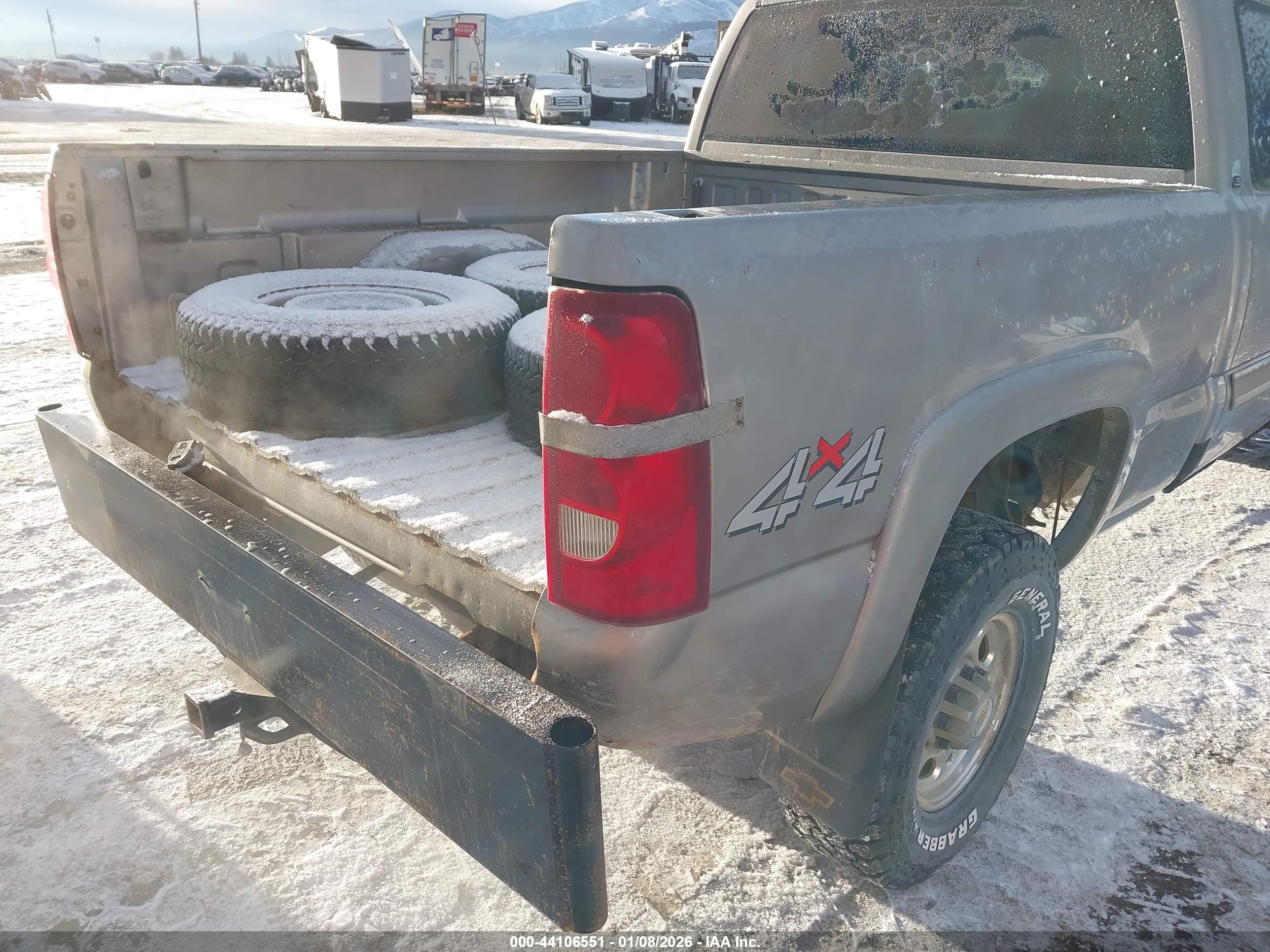 CHEVROLET SILVERADO image 6