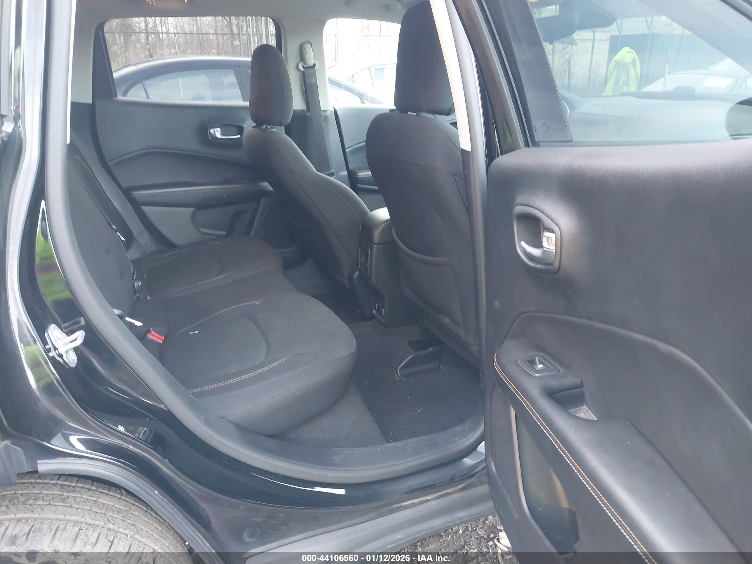 JEEP COMPASS image 8