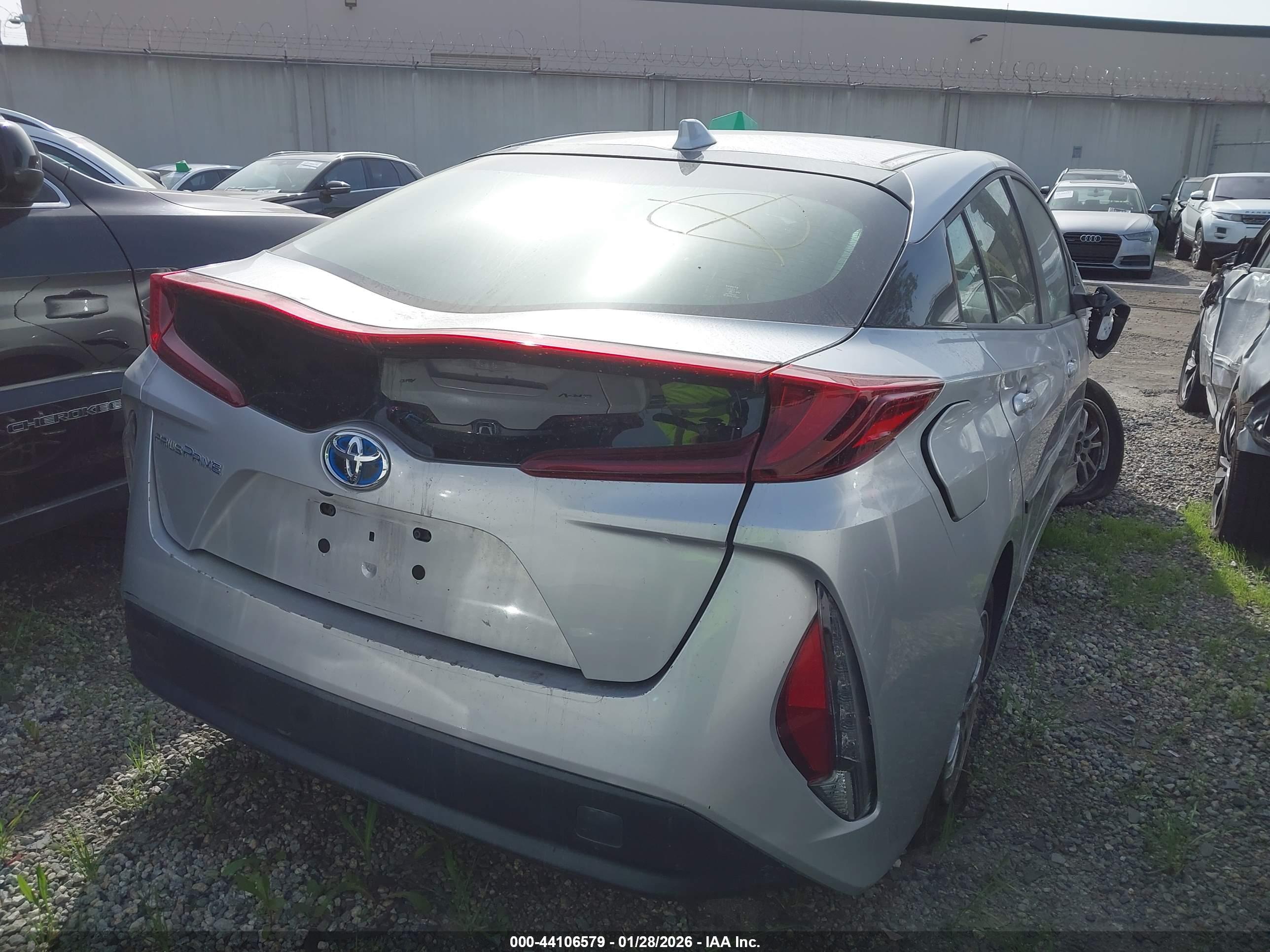 TOYOTA PRIUS image 4