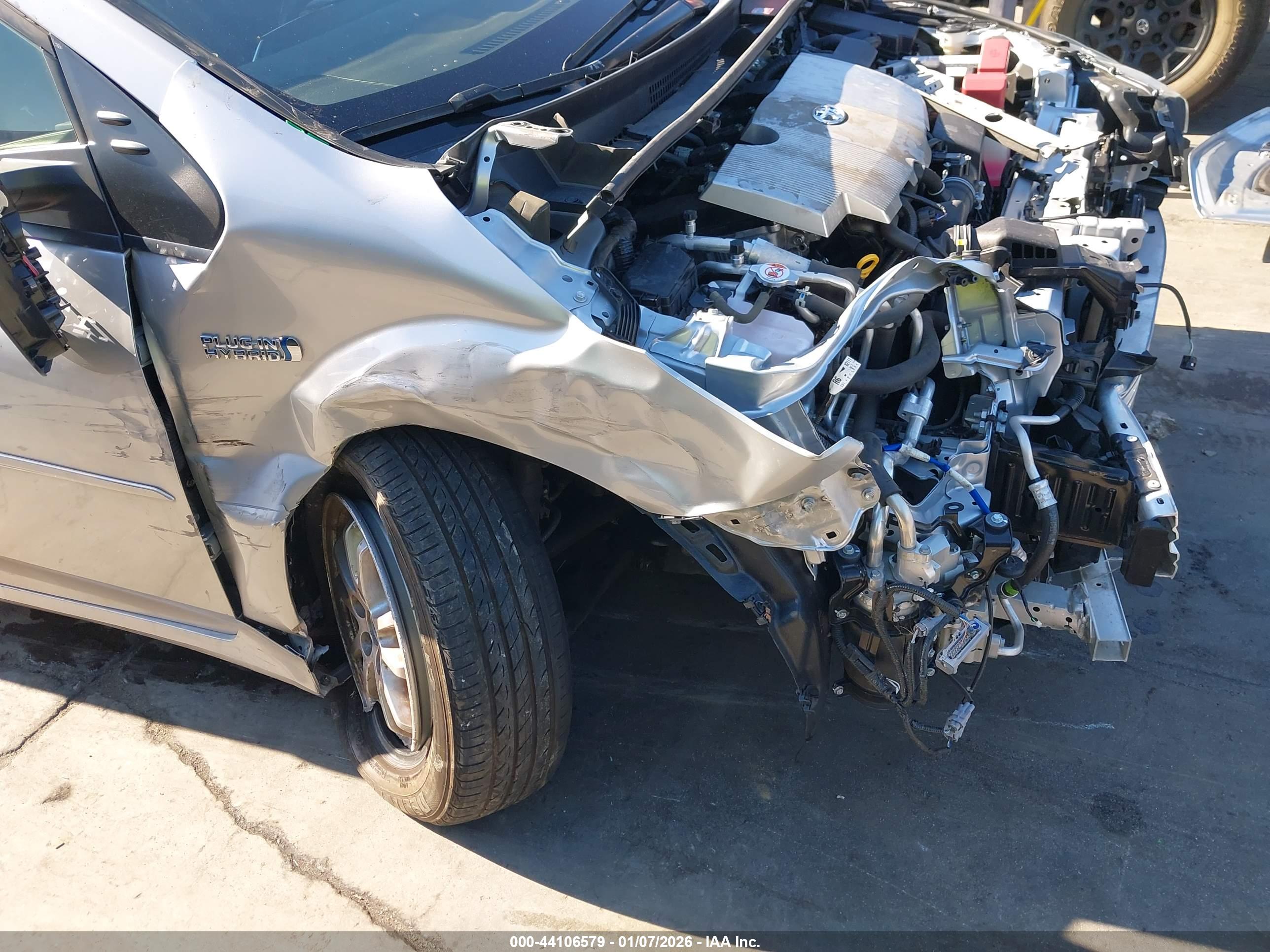 TOYOTA PRIUS image 6
