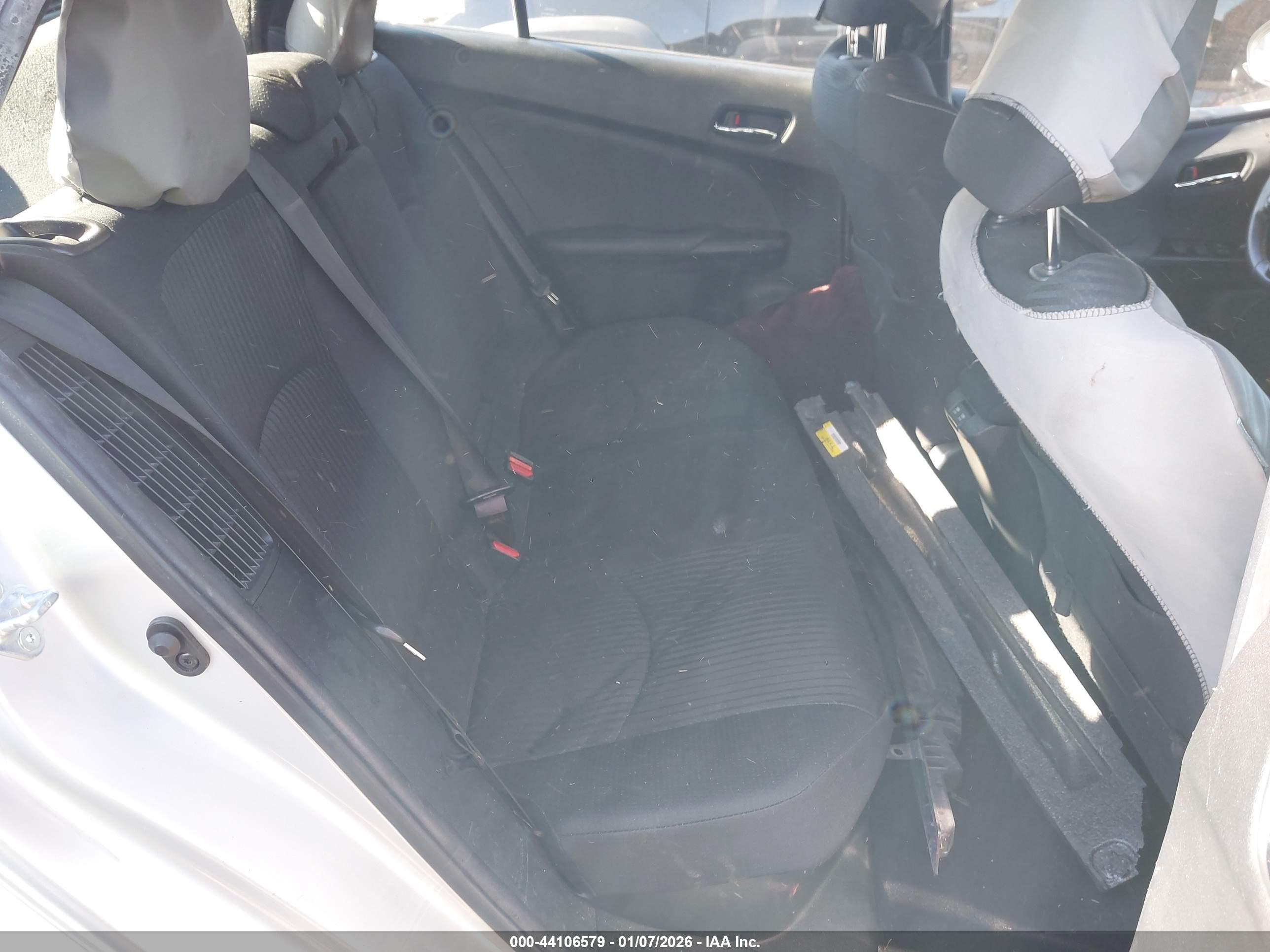 TOYOTA PRIUS image 8