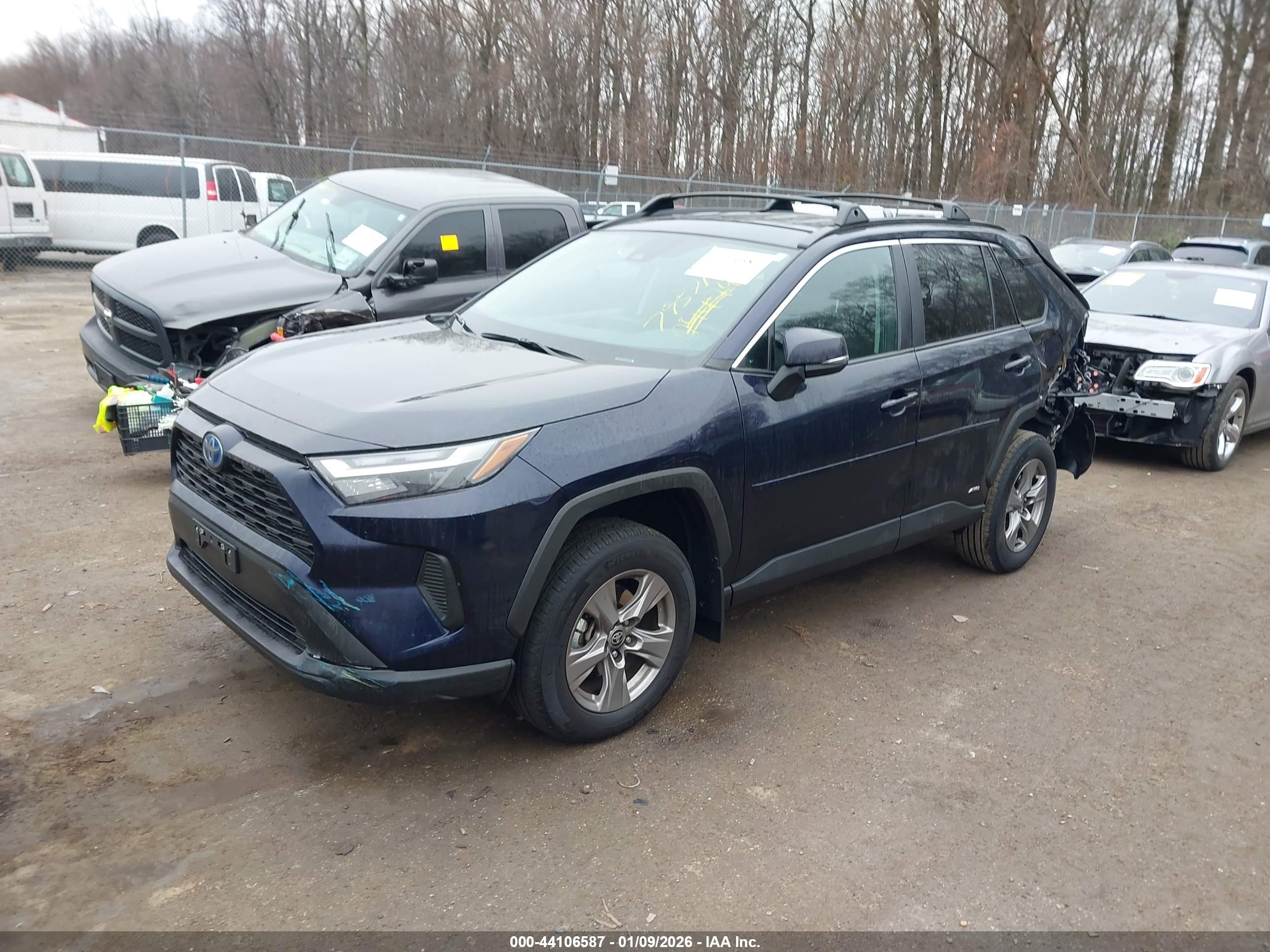 TOYOTA RAV4 image 2