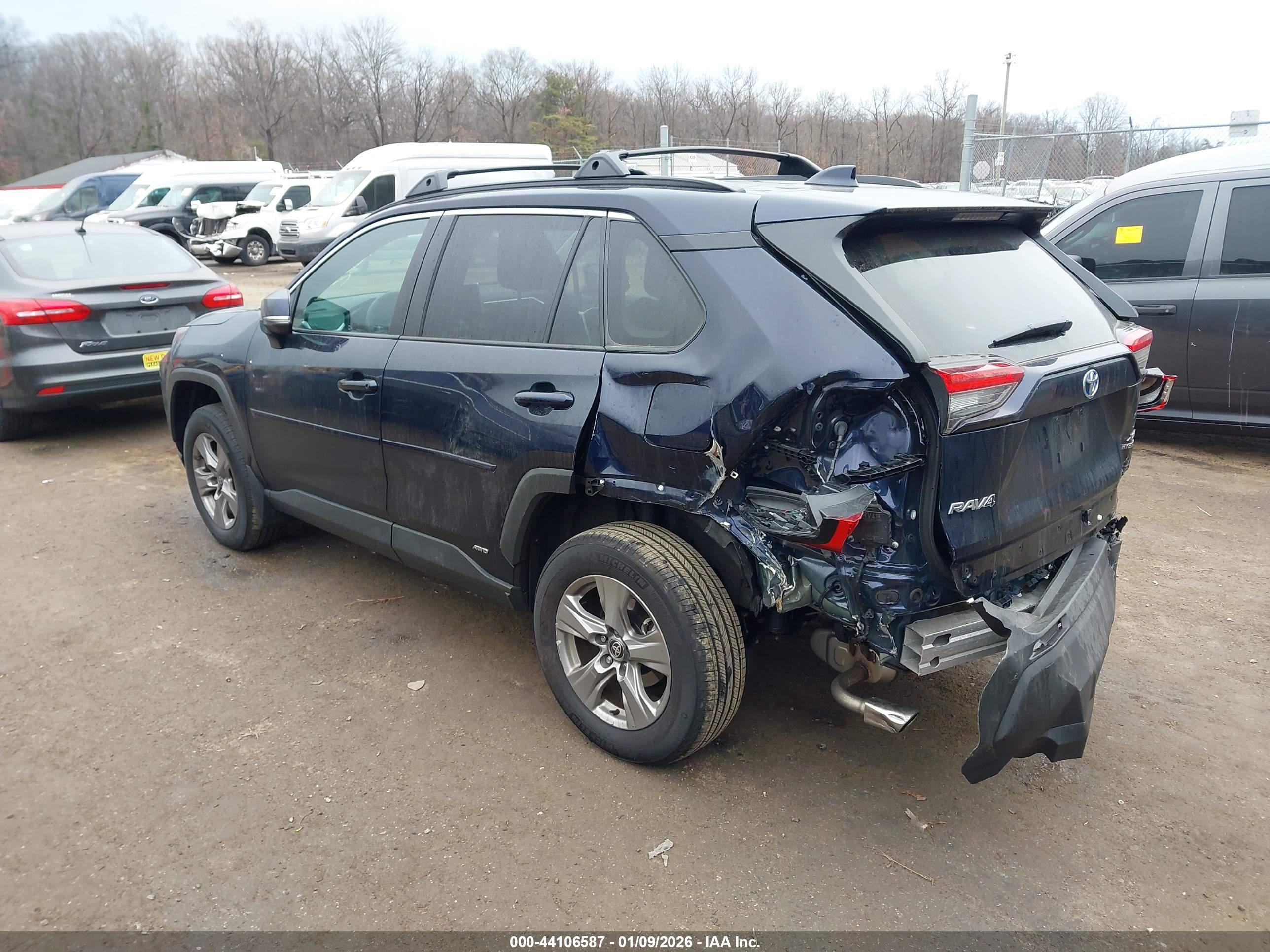 TOYOTA RAV4 image 3