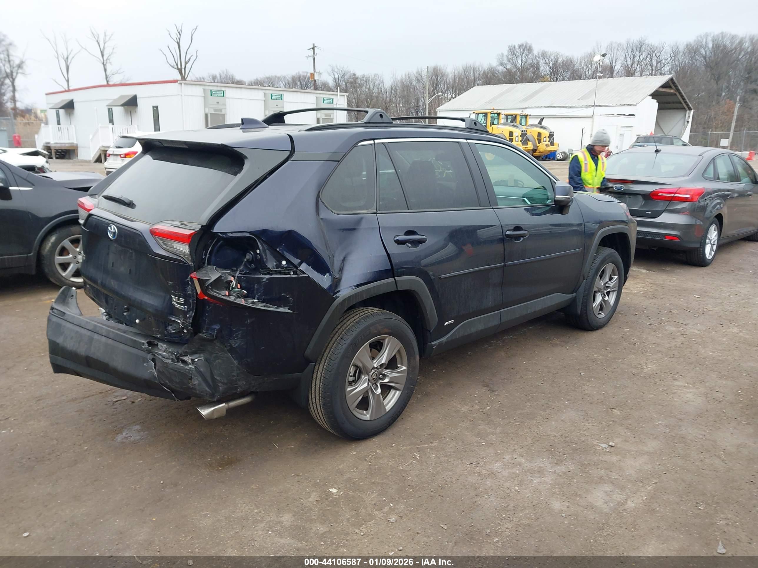 TOYOTA RAV4 image 4