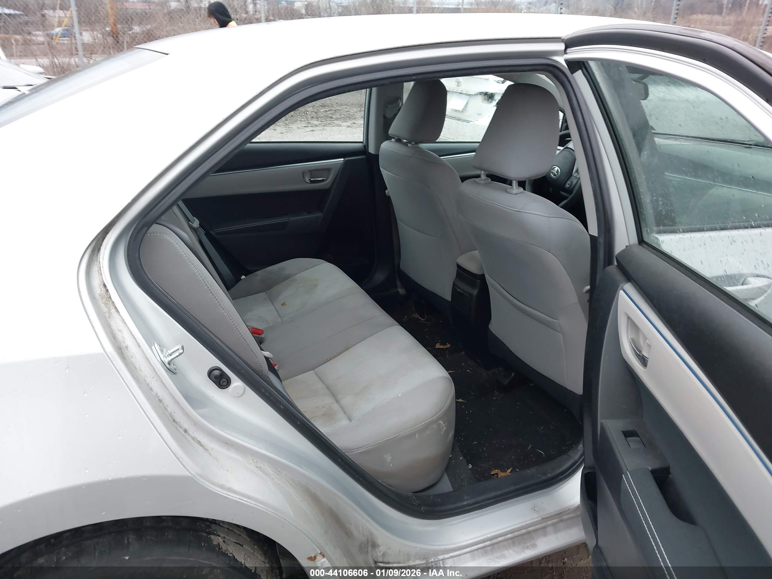 TOYOTA COROLLA image 8