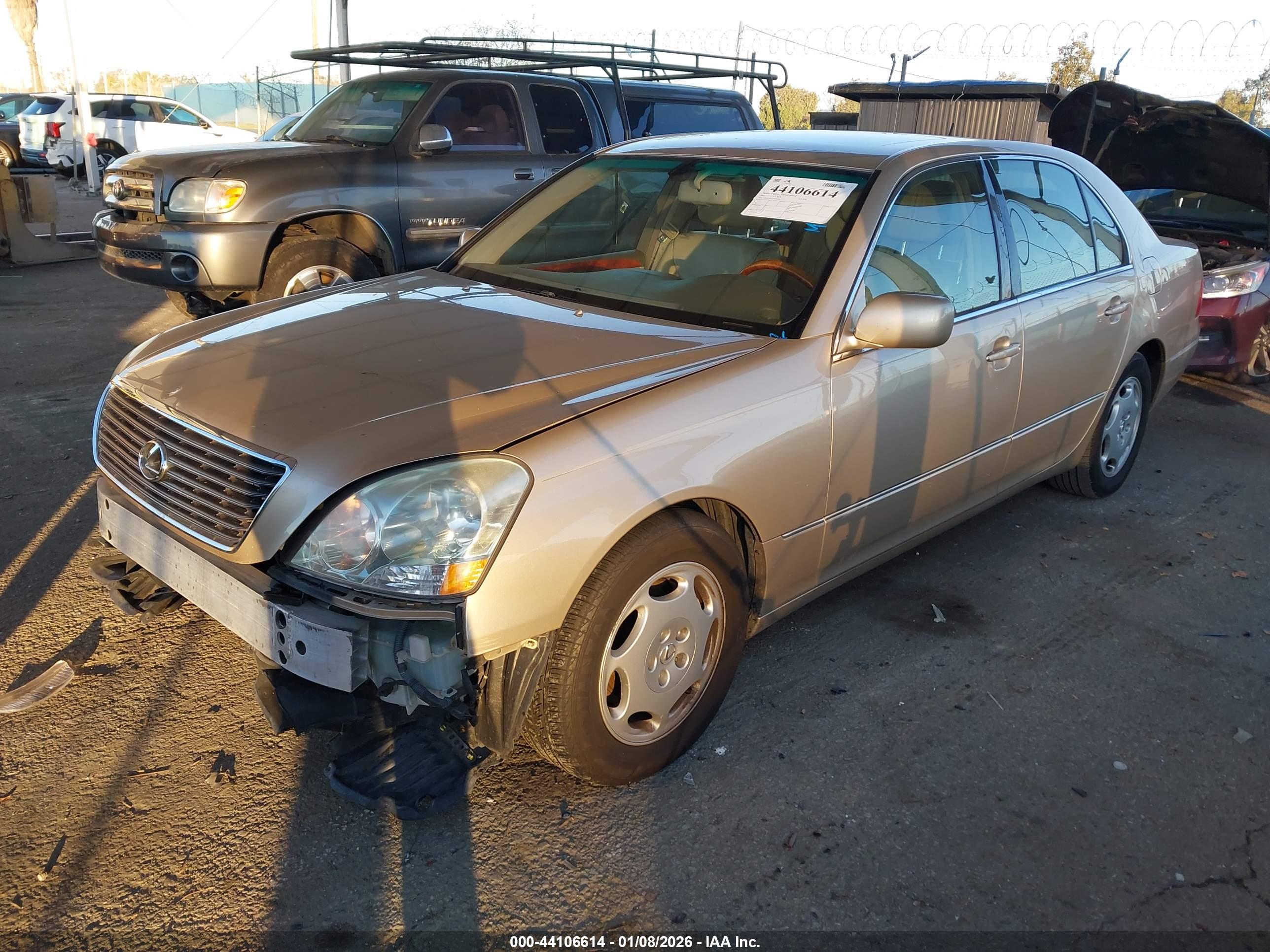 LEXUS LS image 2