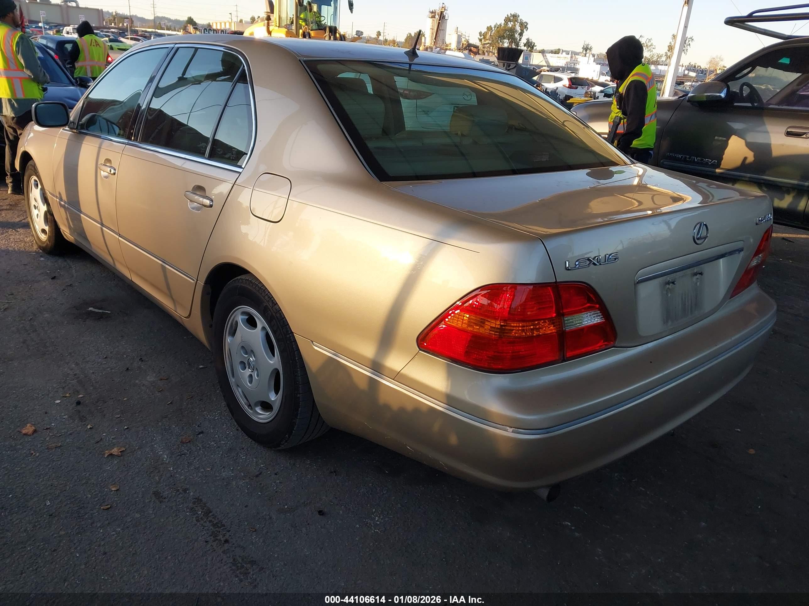 LEXUS LS image 3
