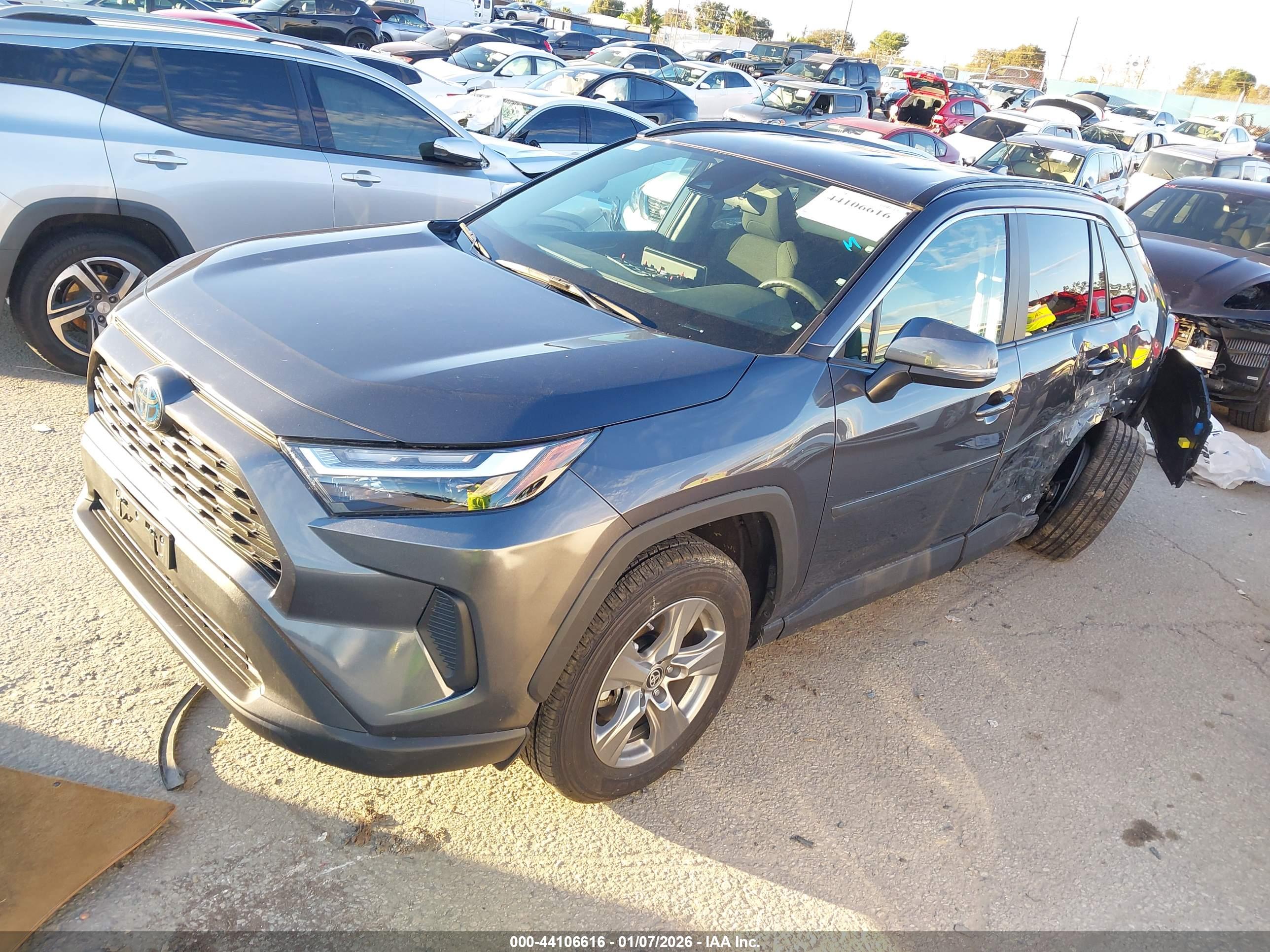 TOYOTA RAV4 image 2